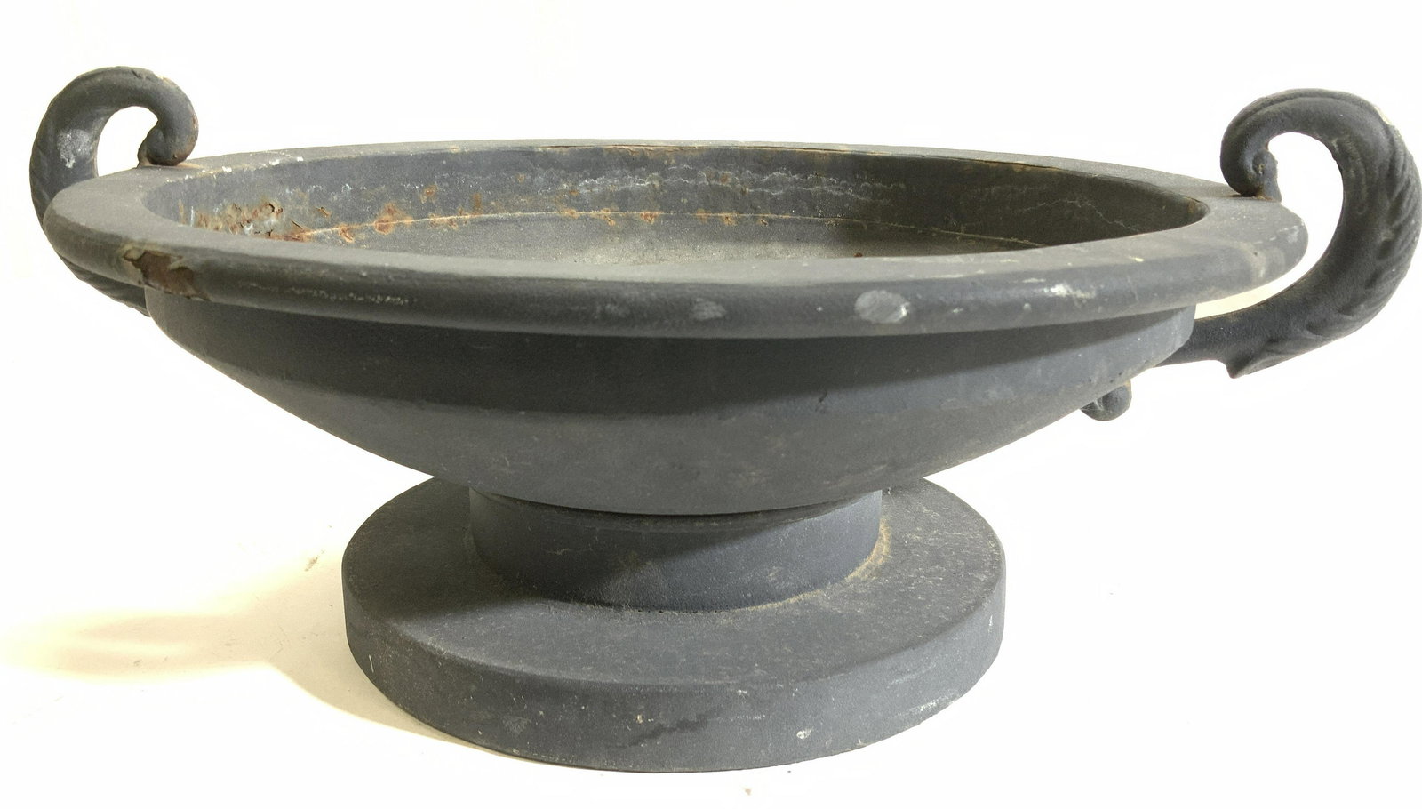 Neoclassical Metal Urn GardenPlanter (1 of 7)