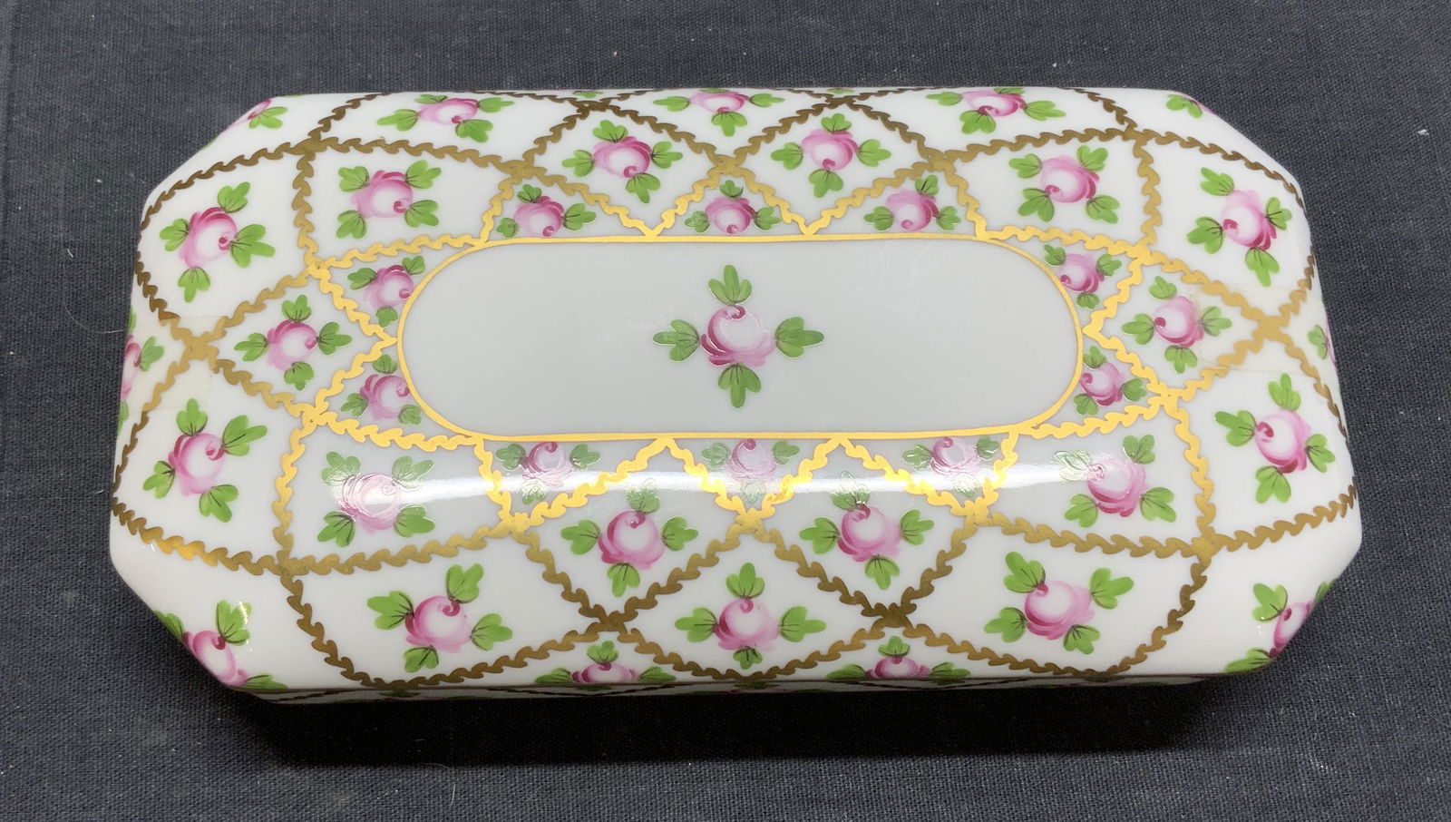 HEREND Hungary Sevres Rose Porcelain Keepsake Box (1 of 7)