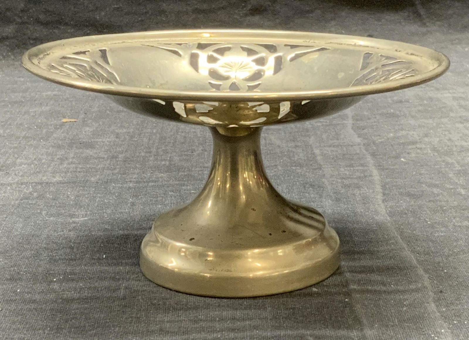 Vintage FARBERWARE Silver Plated Pierced Tazza (1 of 6)