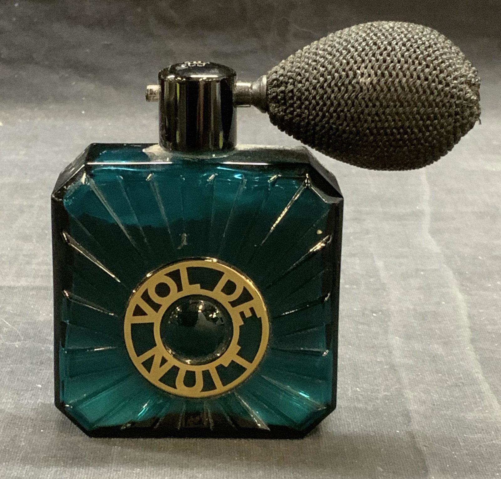 GUERLAIN Vol De Nuit Perfume Powder Bottle: Guerlain Vol De Nuit perfumed shimmer powder bottle. As is, used. Made in Paris. Measures approx. 2.5 x 1 x 3.25 inches. Some surface wear consistent with exposure. Guerlain, Vol de Nuit, perfumed shi