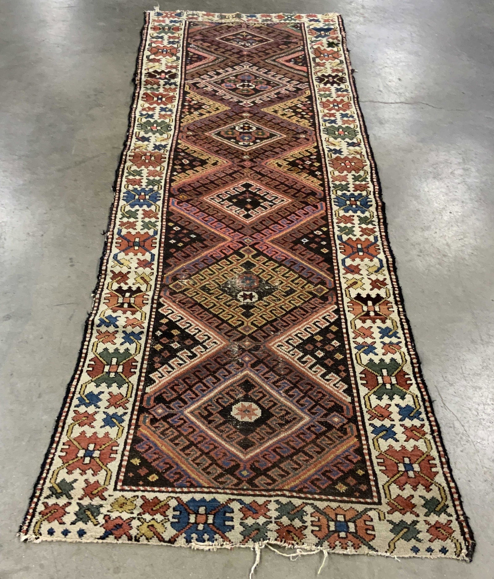 Vintage Geometric Medallion Pattern Runner (1 of 11)