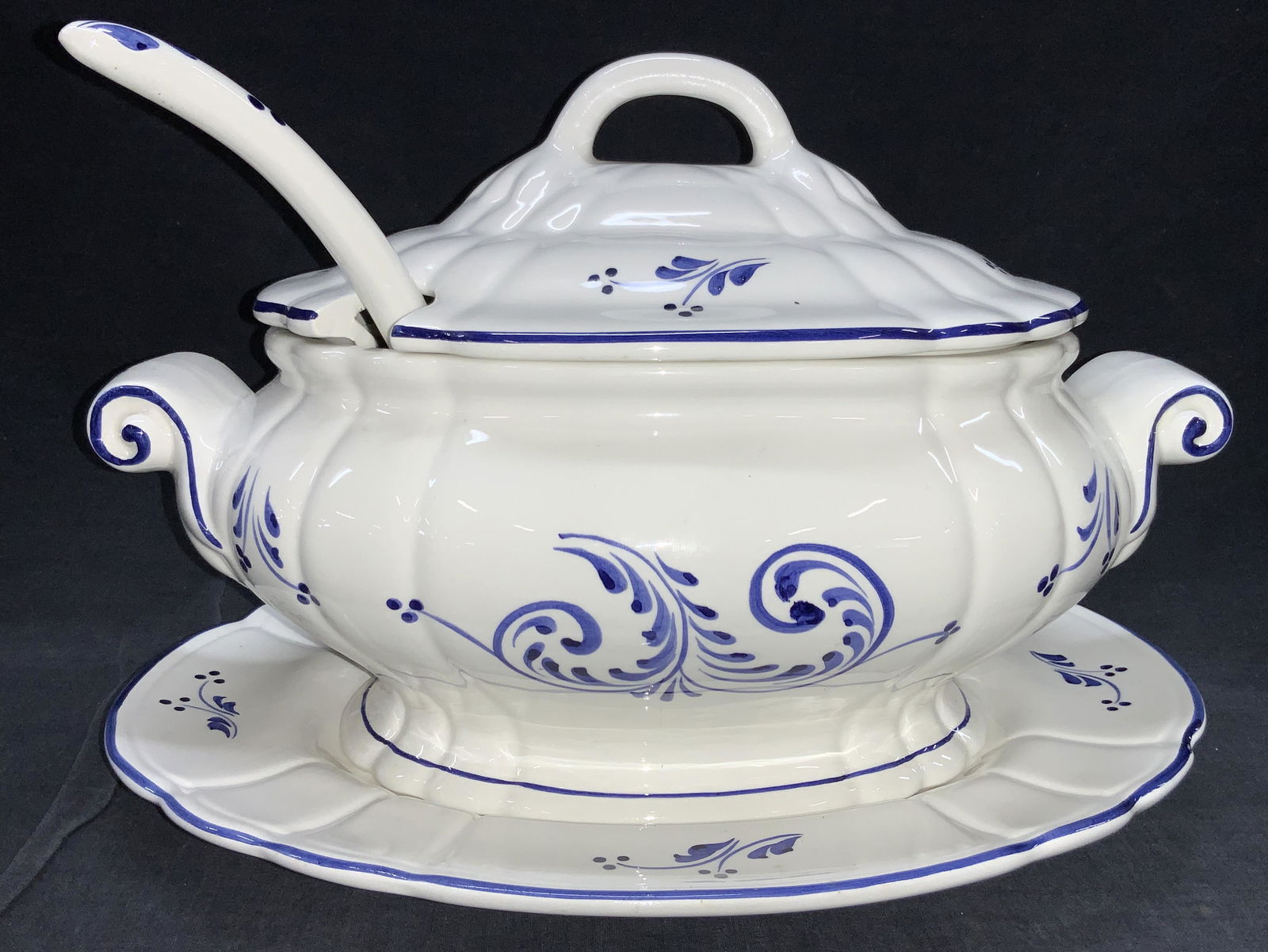 LOUCART Porcelain Tureen W Ladle & Platter (1 of 10)