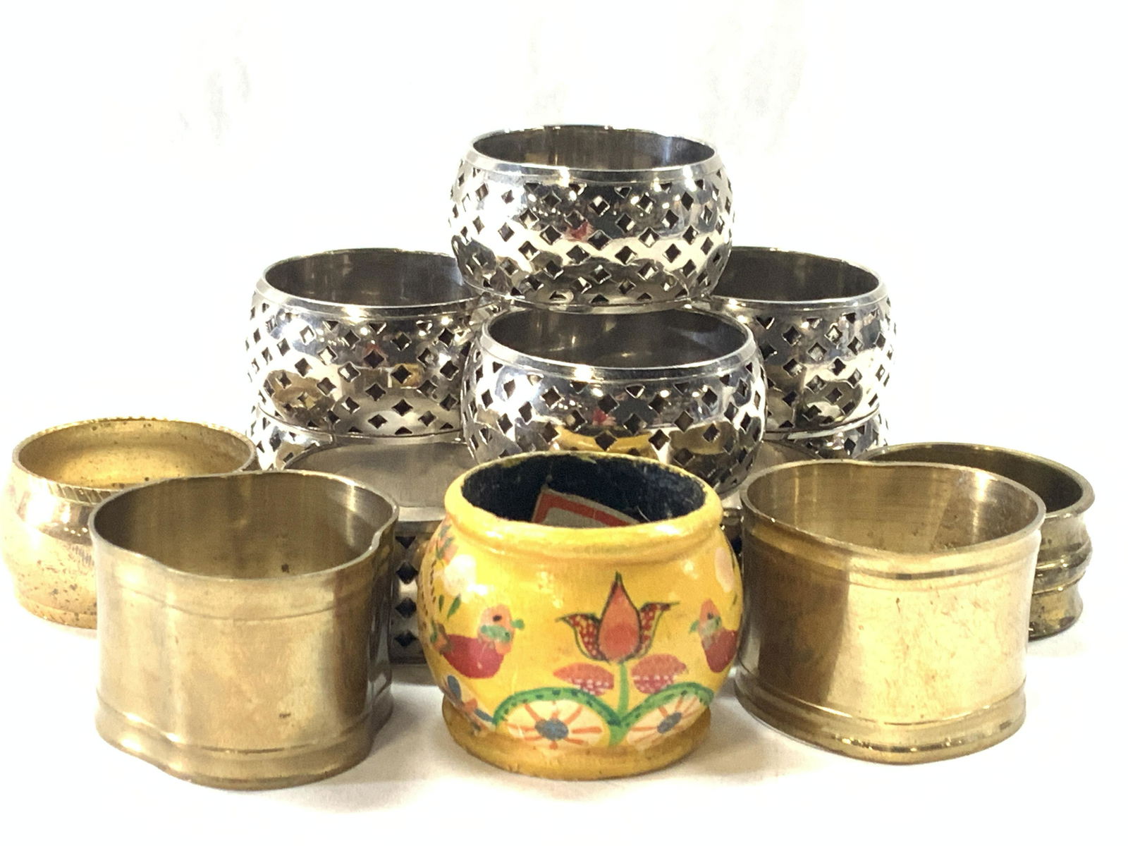 Lot 13 Vintage White Metal & Brass Napkin Rings (1 of 10)
