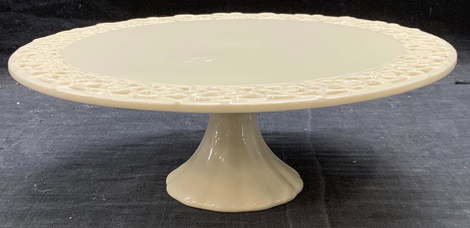 I GODINGER CO Porcelain Cake Stand: I GODINGER & Co cream toned porcelain cake stand with pierced rim. Trademarked to underside. In good condition. Measures approx. 10 inches diameter and 3.25 inches tall. GODINGER, GODINGER cake stand,