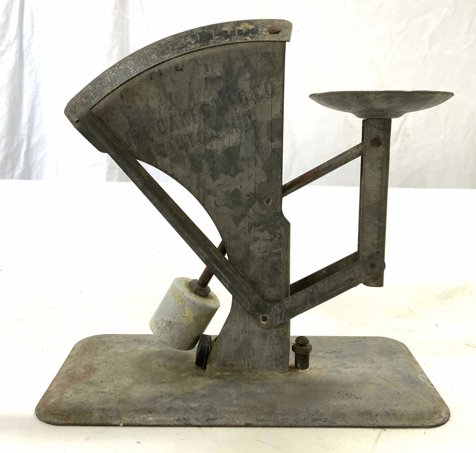 THE OAKS MFG CO Vintage Galvanized Metal Egg Scale (1 of 7)