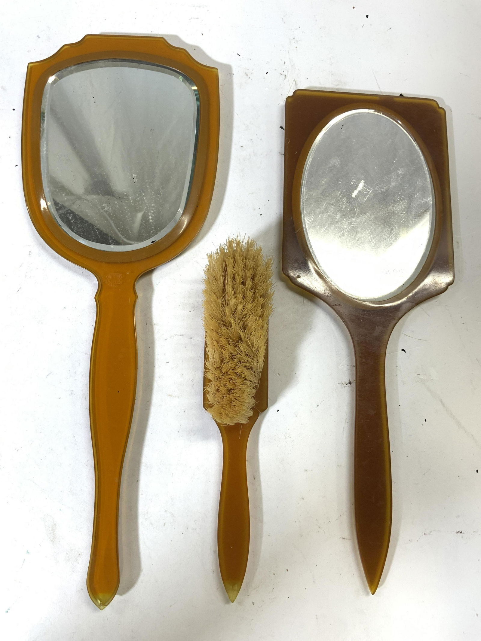 Lot 3 Vintage Bakelite Handheld Mirrors & Brush (1 of 7)