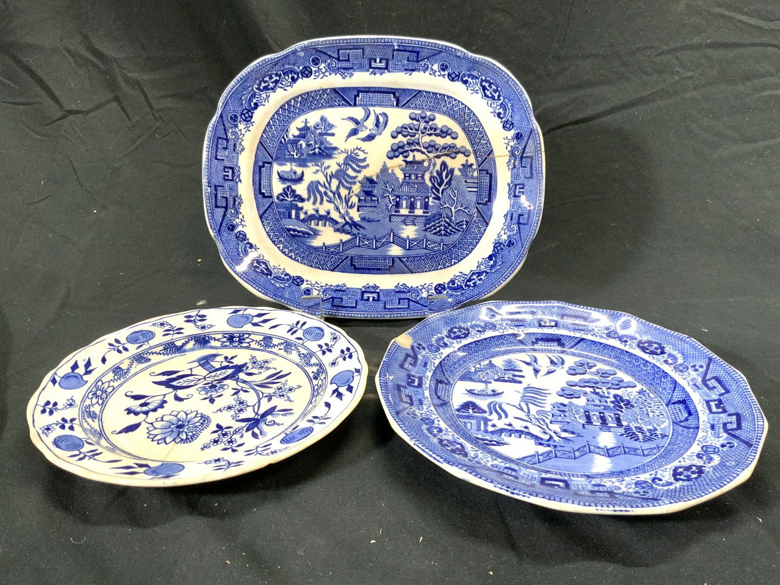 STAFFORDSHIRE & MEISSEN 3 Blue Willow Porc Plates (1 of 8)