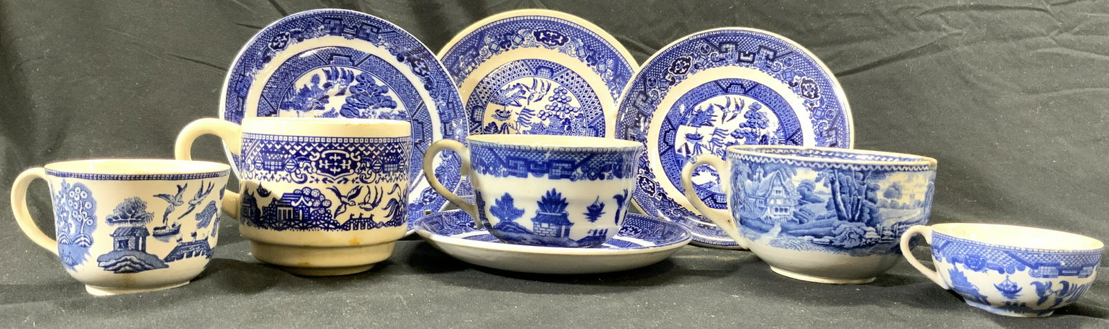 Lot 9 Vintage Assorted Blue Willow Porcelain (1 of 12)
