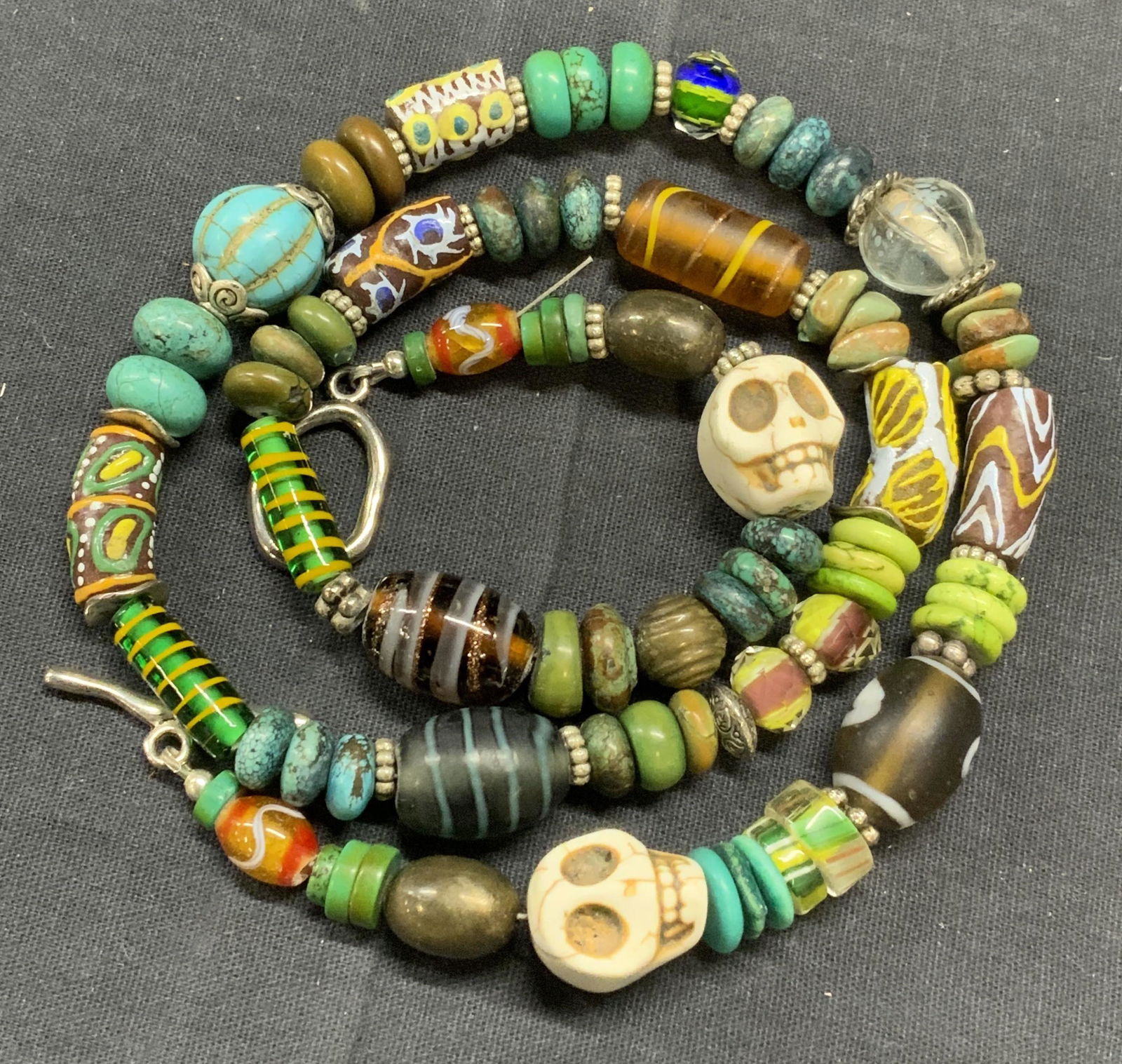 Chunky Glass & Turquoise Beaded Skull Necklace (1 of 7)