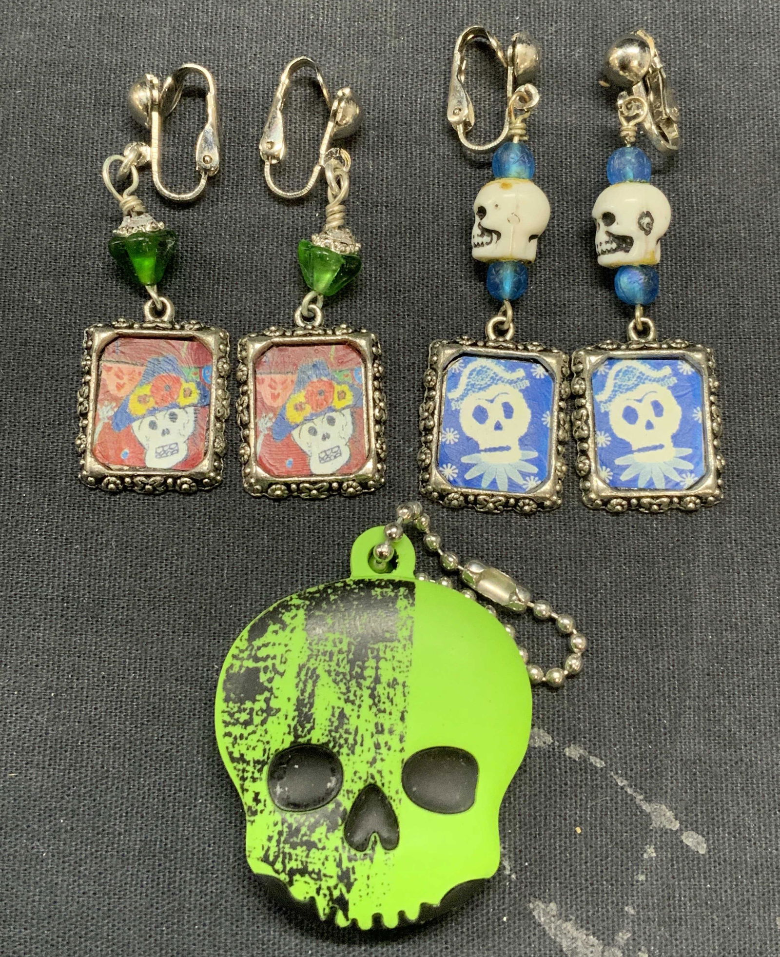 Lot 3 Skull Dangle Earrings & Skull Key Fob (1 of 7)