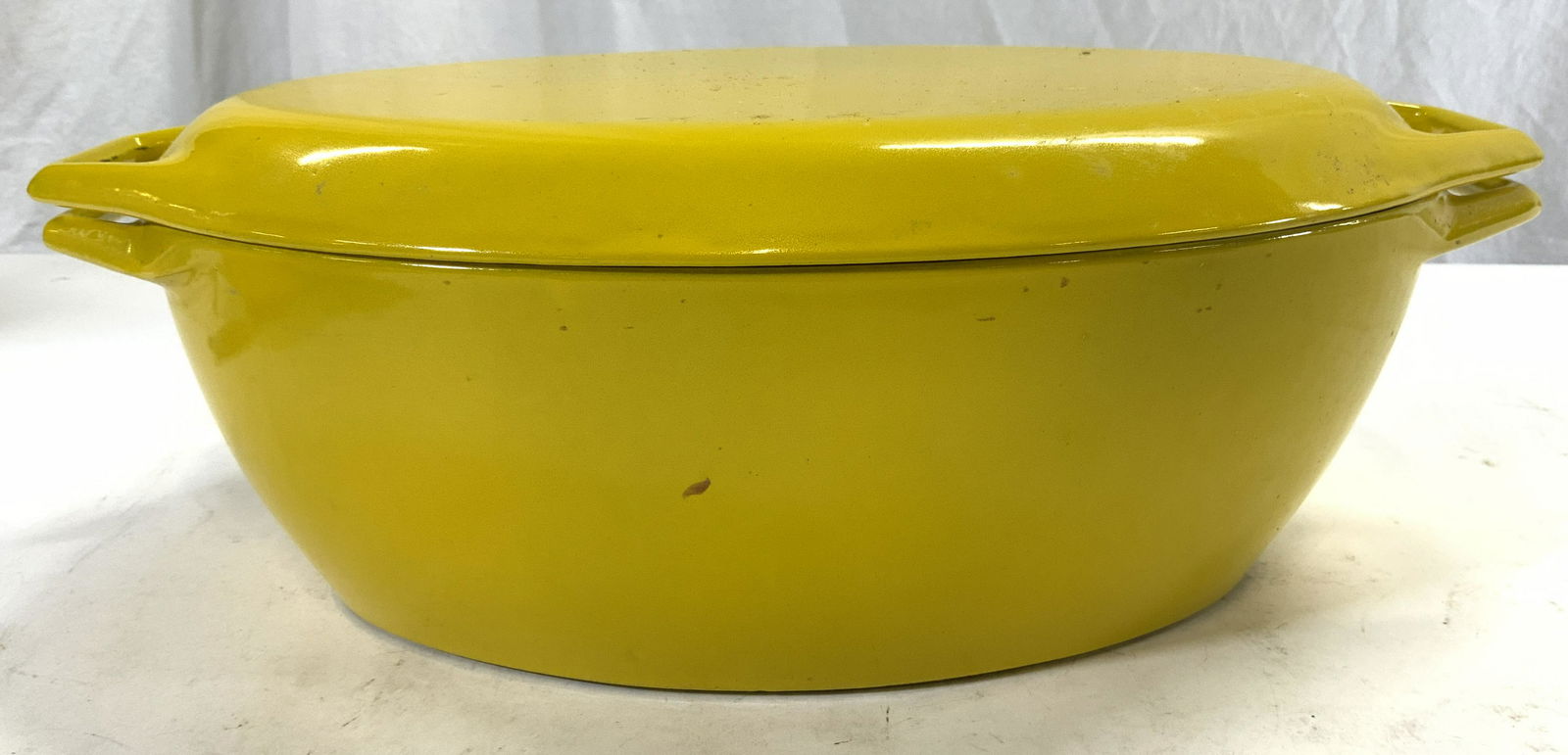 COPCO Yellow Iron Enamel Dutch Oven W Lid (1 of 8)