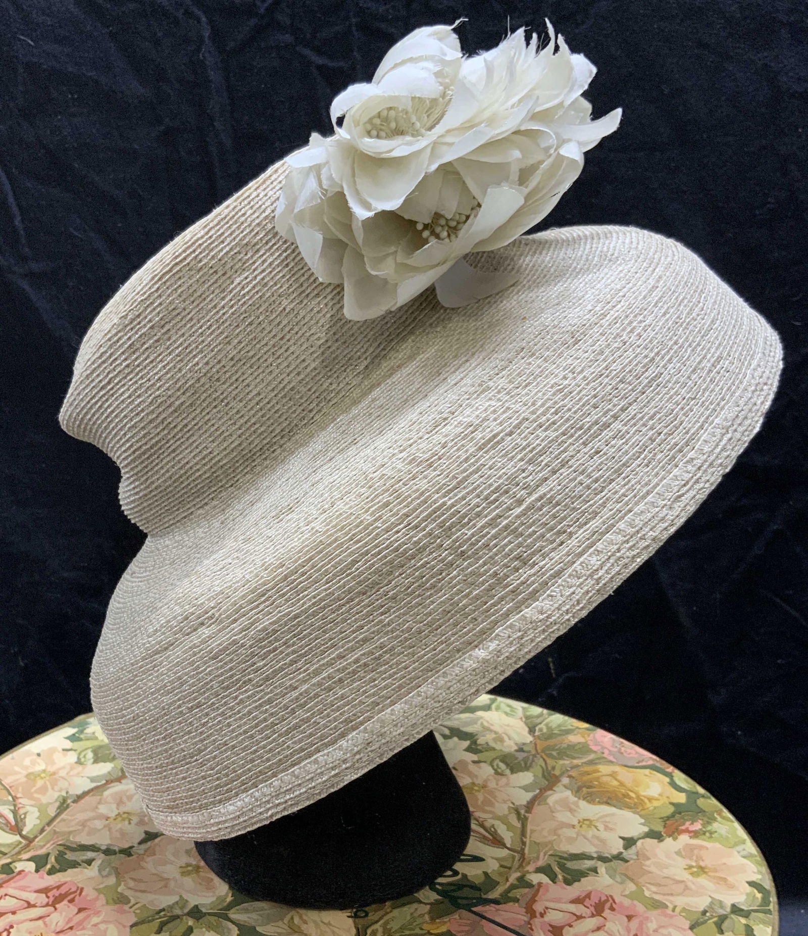 PATRICIA UNDERWOOD Beige Floral Hat with Box (1 of 9)