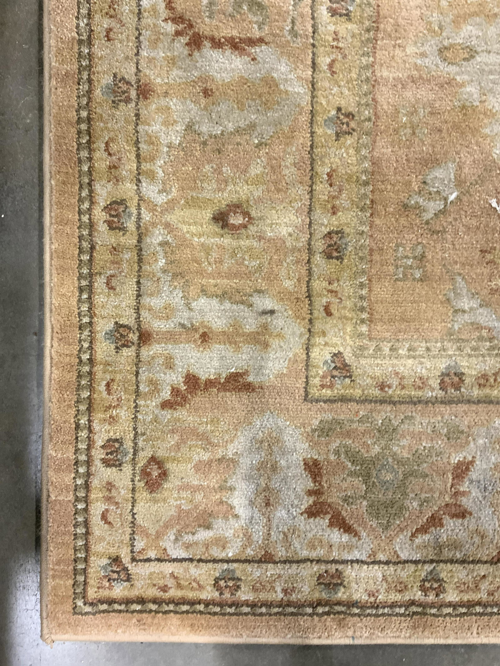 RALPH LAUREN Floral Motif Detailed Rug: Rug has tag which reads RALPH LAUREN. Rug is polypropylene. Piece has intricate multi toned floral motif detail. Rug measures approx 89 inches long 64 inches wide. Rug, carpet, rug, vintage rug, area 