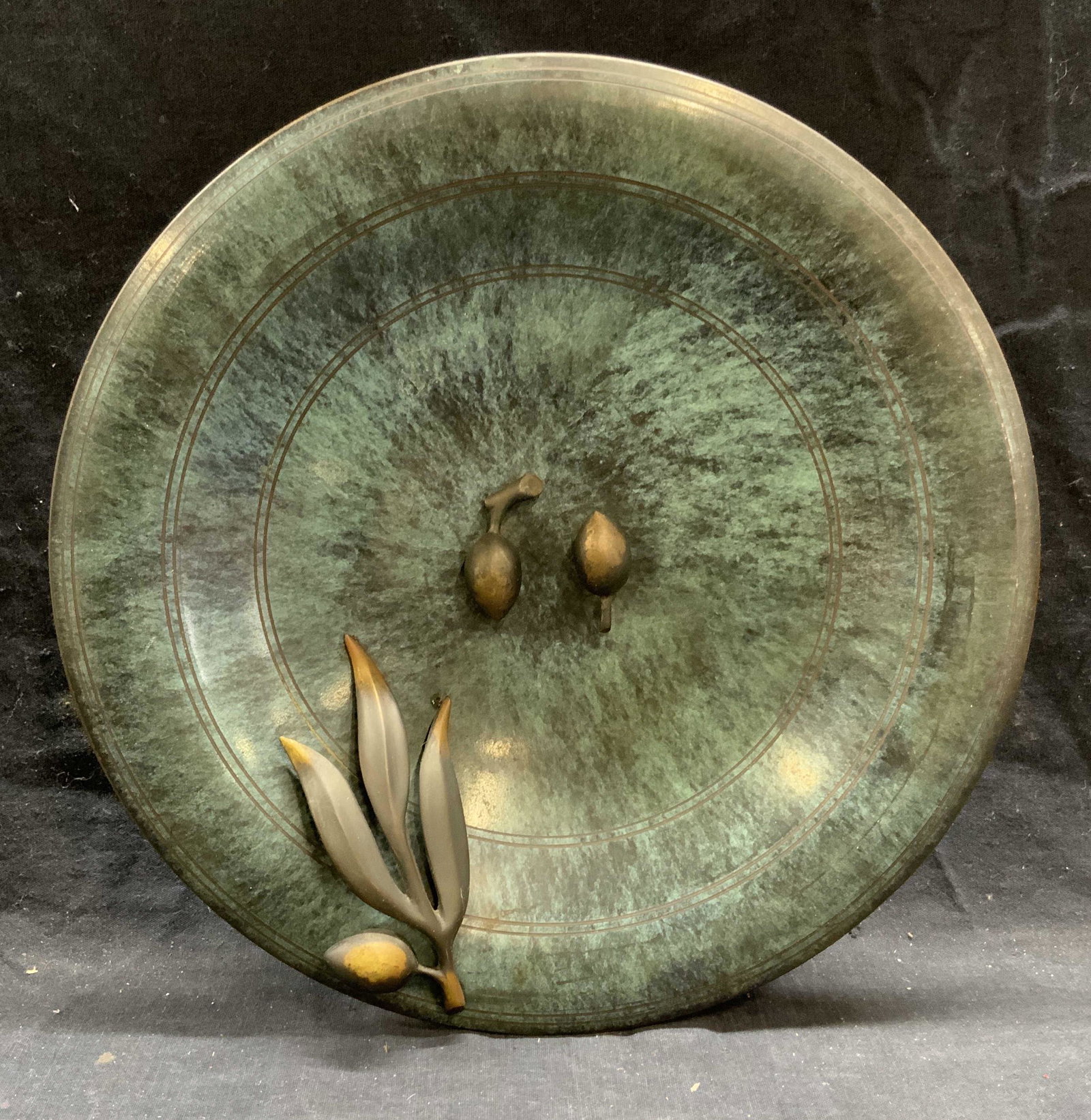 Vntg PAL BELL CO Brass Olive Branch Plate Israel: Vintage Pal Bell Co enameled brass olive branch plate. Trademarked to underside. Measures approx. 11.5 inches diameter and 3 inches tall. Some surface wear consistent with exposure. Made in Israel. Pa