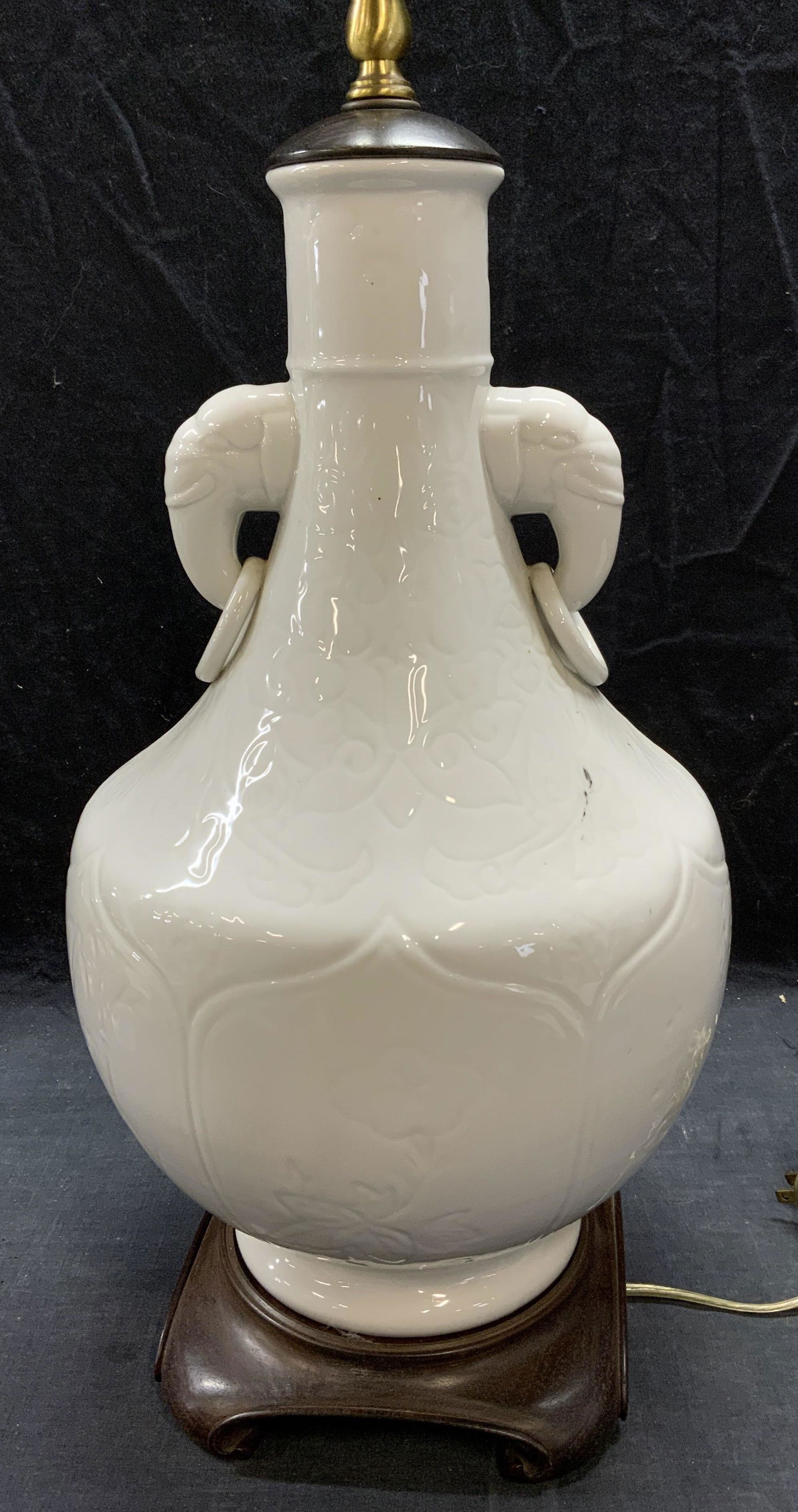 Vintage White Ceramic Elephant Table Lamp (1 of 7)