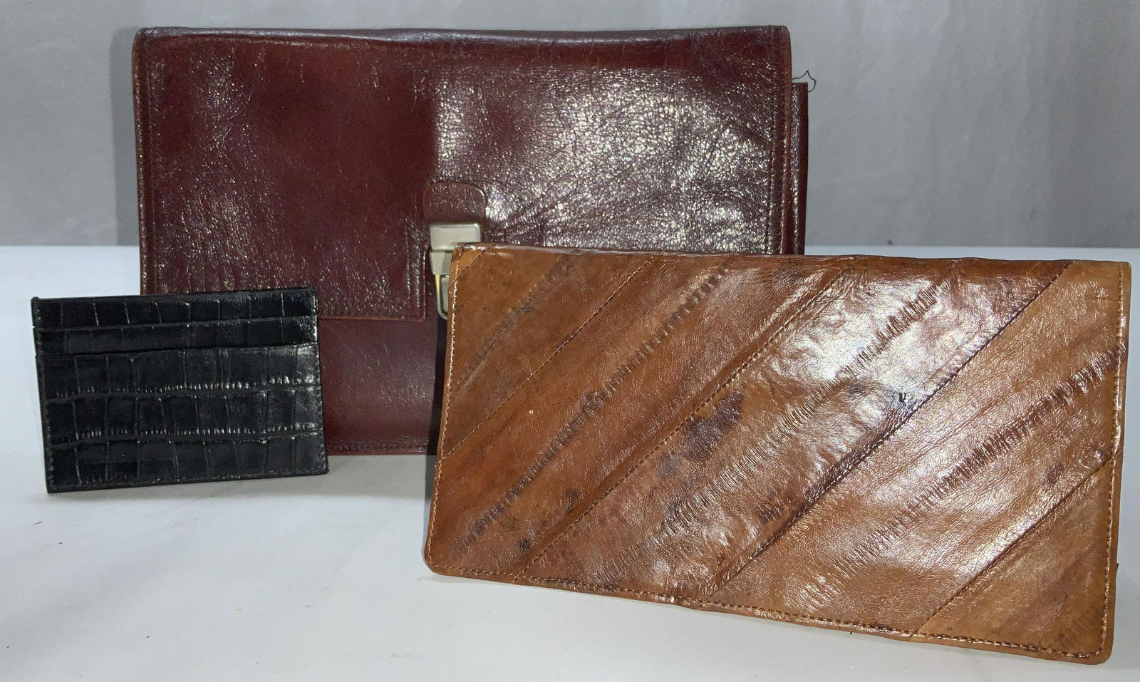 3 Lux Leather Wallets, Clutch, Papillon Paris: Black Alligator Perry Ellis mens portfolio clip for CC , like new, 4 x 2.75 in. Vintage Papillon ‘Falcon de PARIS vintage leather clutch, wine toned leather with snap clasp. 9.5 x 6.25 in. Backside