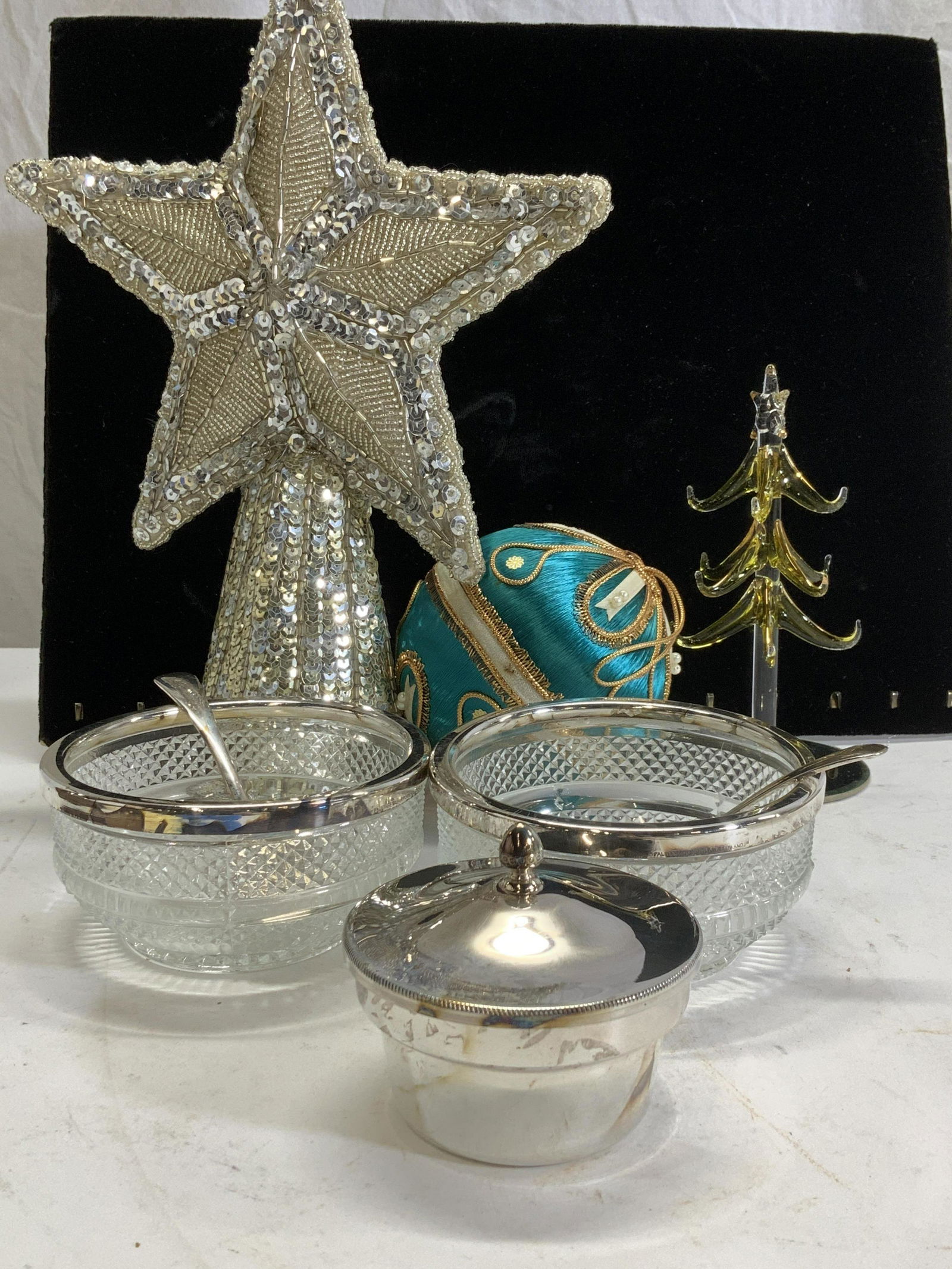 Lot Christmas Decor & English Glassware, 8 (1 of 10)
