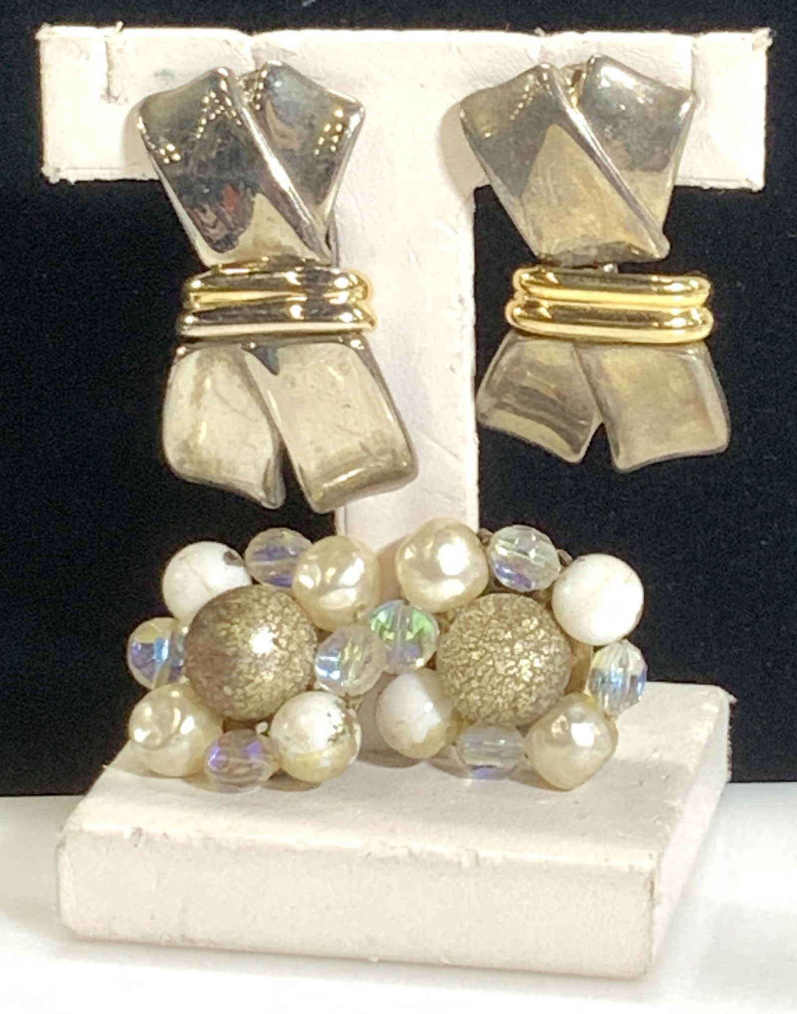Lot 2 Pairs Clip On Earrings (1 of 5)