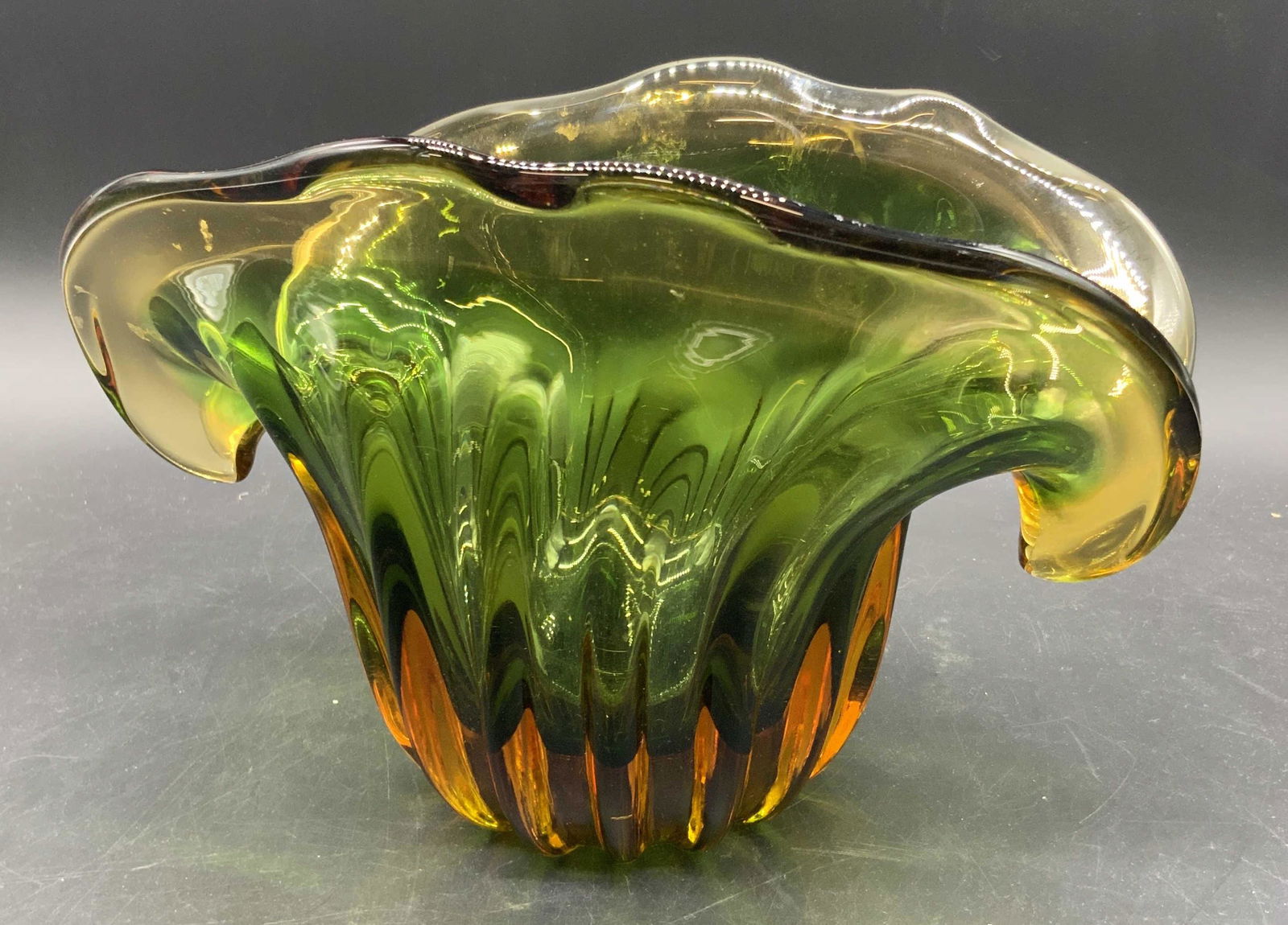 UNIKAT Signed Numbered Blown Glass Clam Shell Vase (1 of 12)