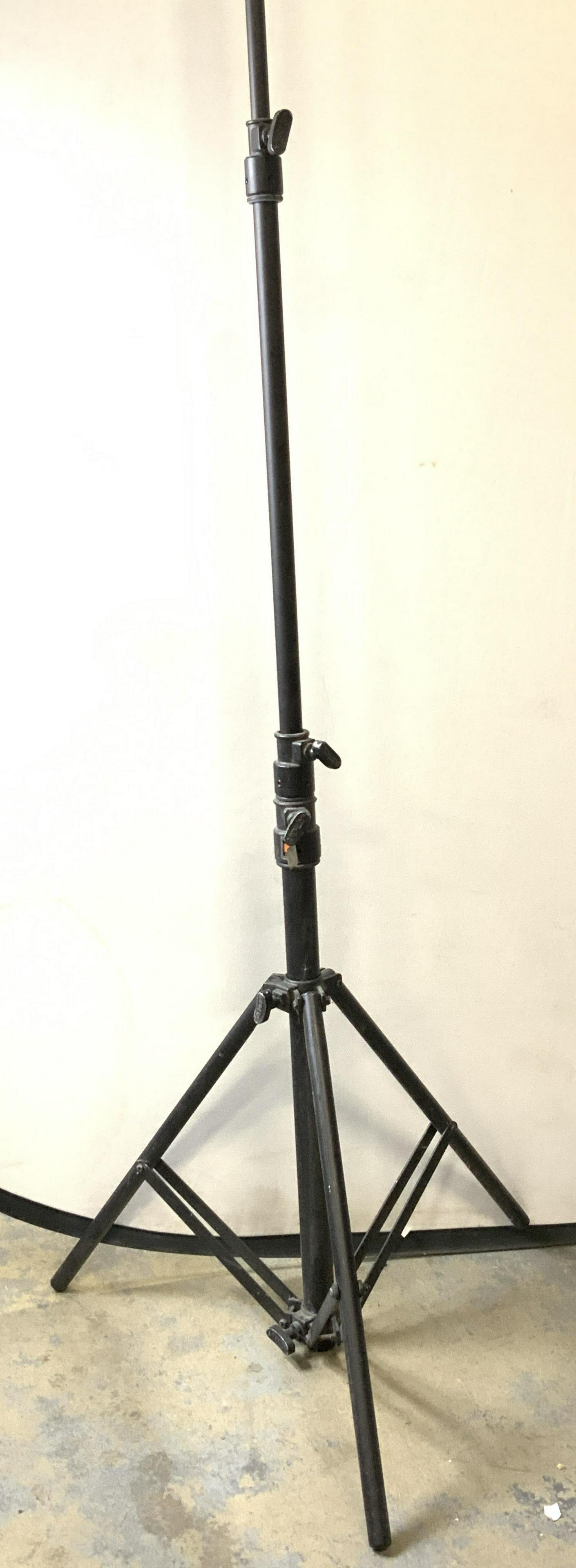 MATTHEWS Professional Lighting Tripod, USA (1 of 8)