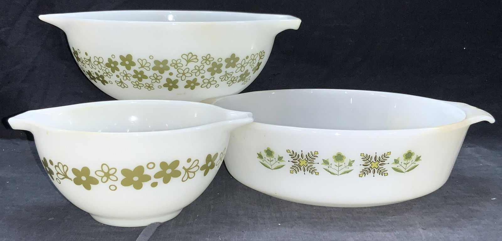 Pyrex & Fire King 3 Assorted Kitchenware (1 of 8)