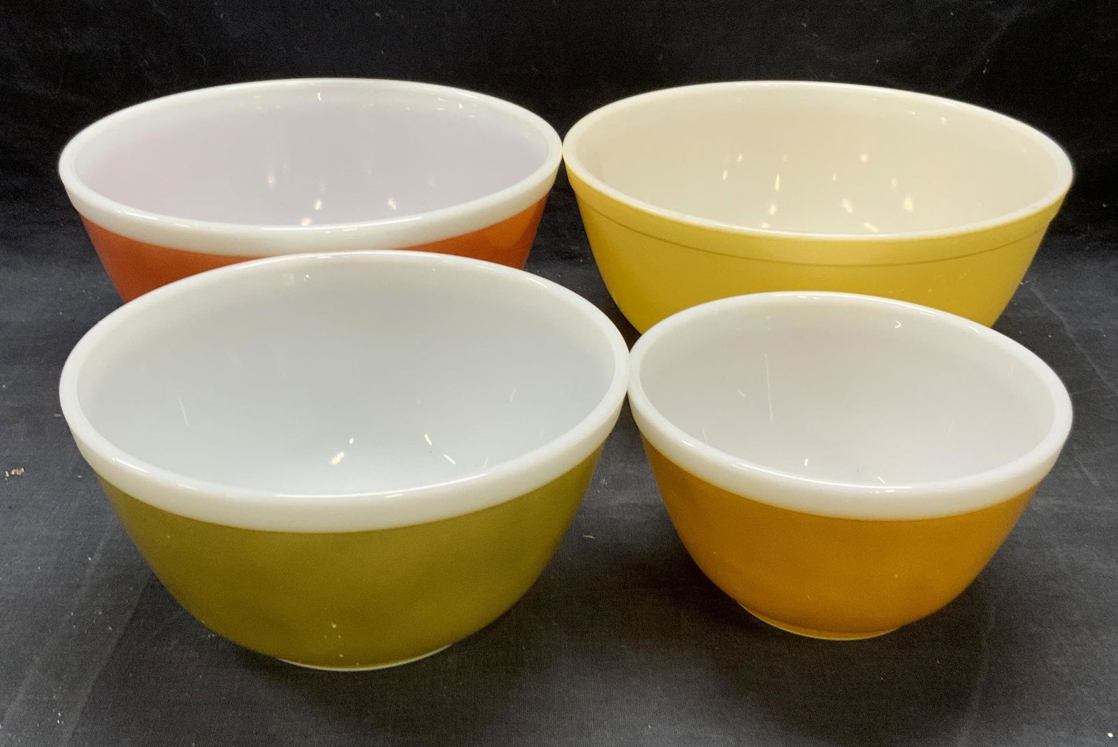 Lot 4 Vintage PYREX Kitchenware Bowls (1 of 11)