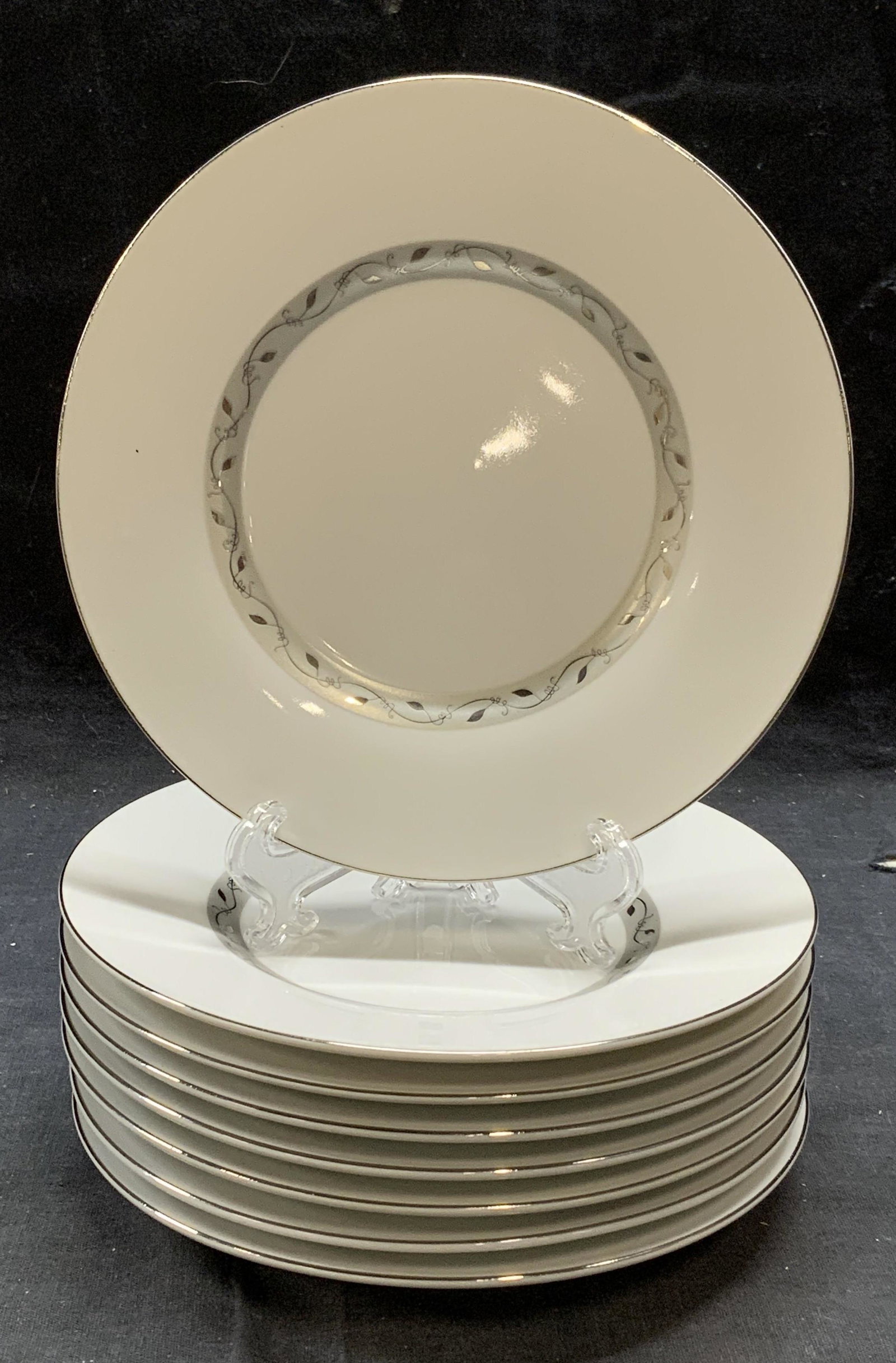 Set 8 RETRONEU Vineyard Platinum Porcelain Plates: Set of 8 Retroneu porcelain plates with Vineyard Platinum pattern. White with platinum decoration. Trademarked to undersides. Measure approx. 6 1/8 inches each. All pieces have some surface wear consi
