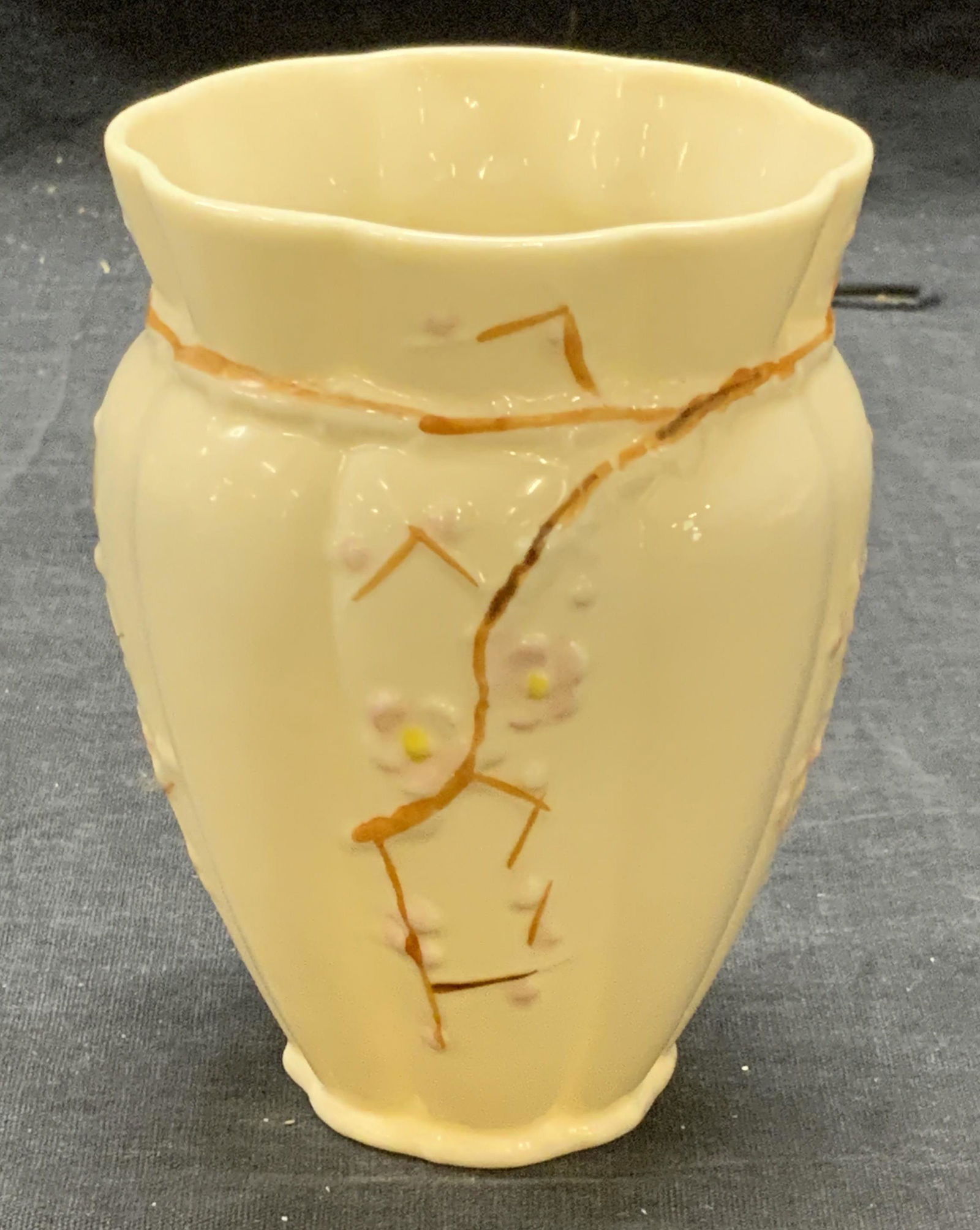 Vintage BELLEEK China Floral Vase, Ireland (1 of 6)