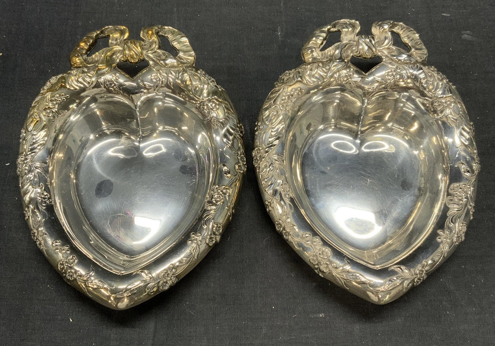 Pair Reed & Barton Silver Plated Heart Bowls (1 of 8)