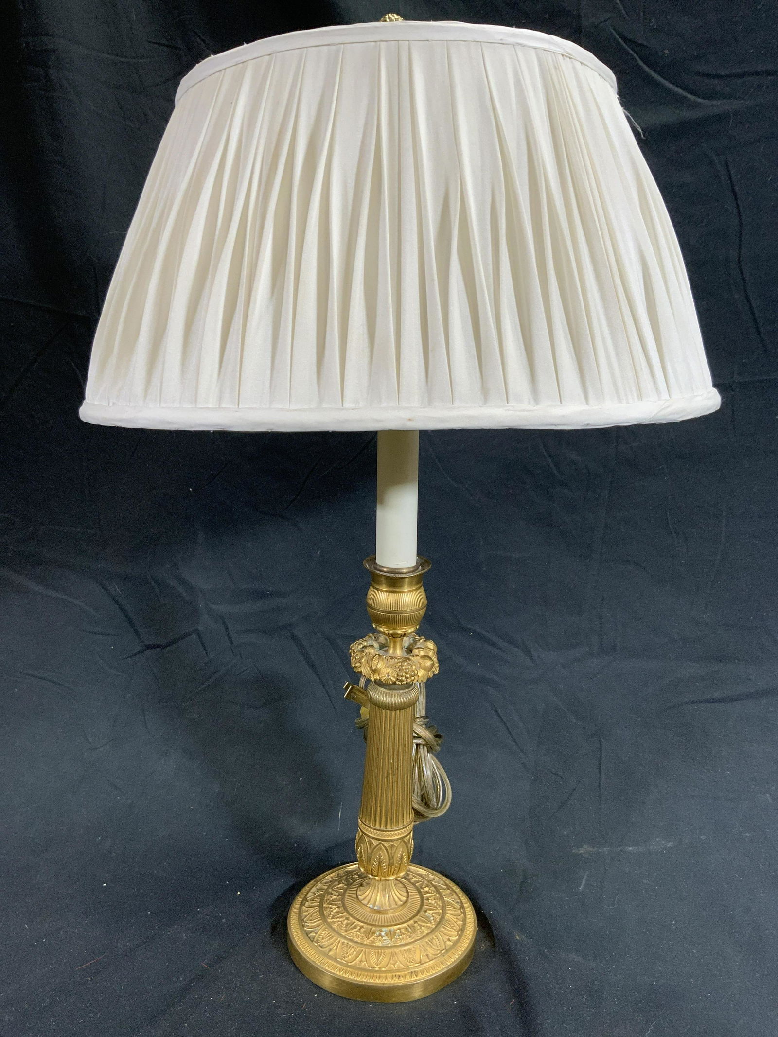 Vntg Neoclassical Gilt Metal Table Lamp W Shade (1 of 7)