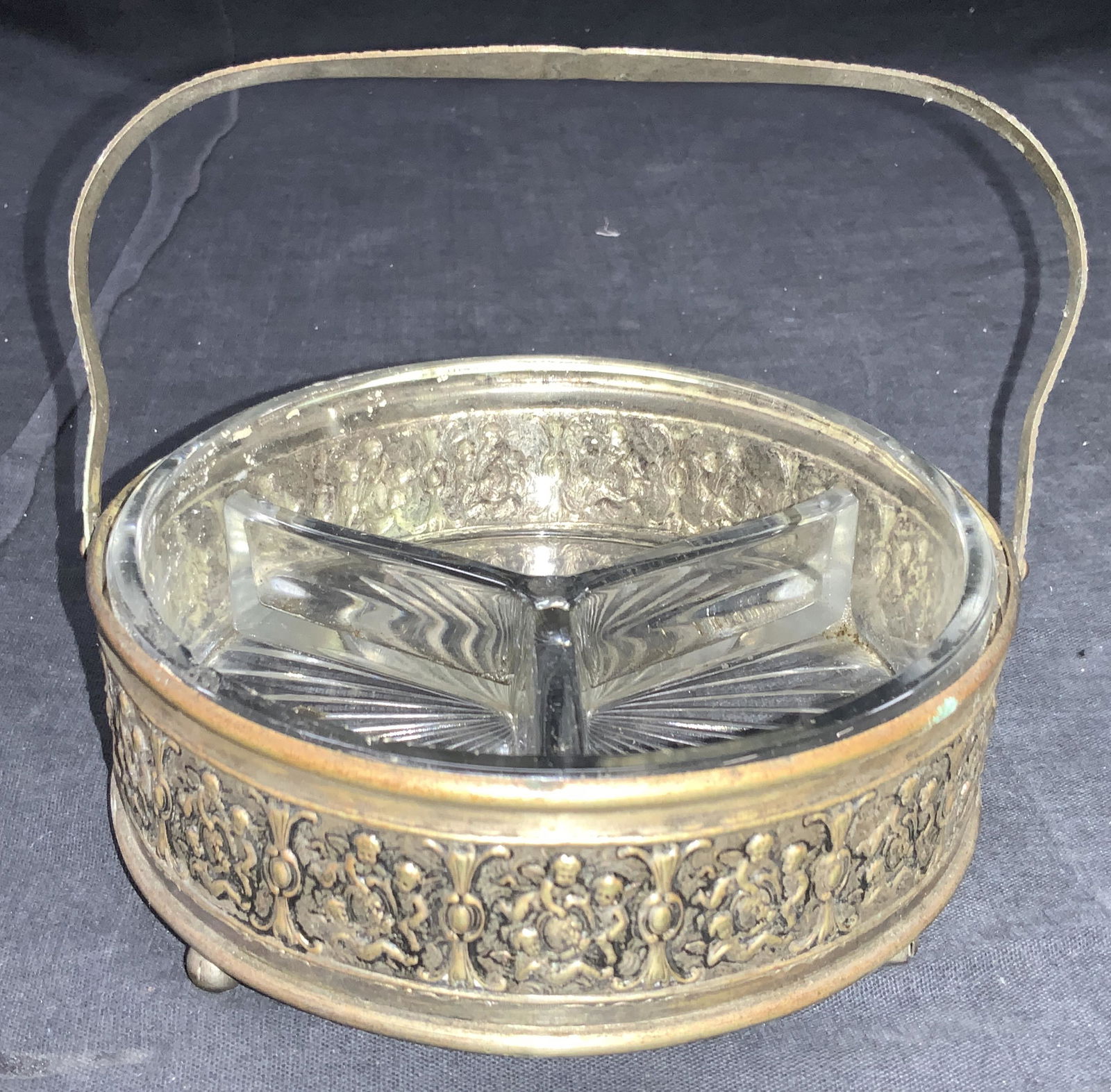 Sheffield Embossed Sectioned Footed Dish (1 of 9)