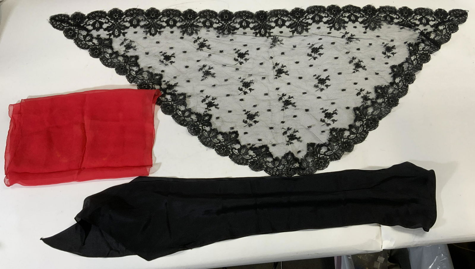 Lot 3 Lace Mantilla & Silk Handkerchiefs (1 of 6)