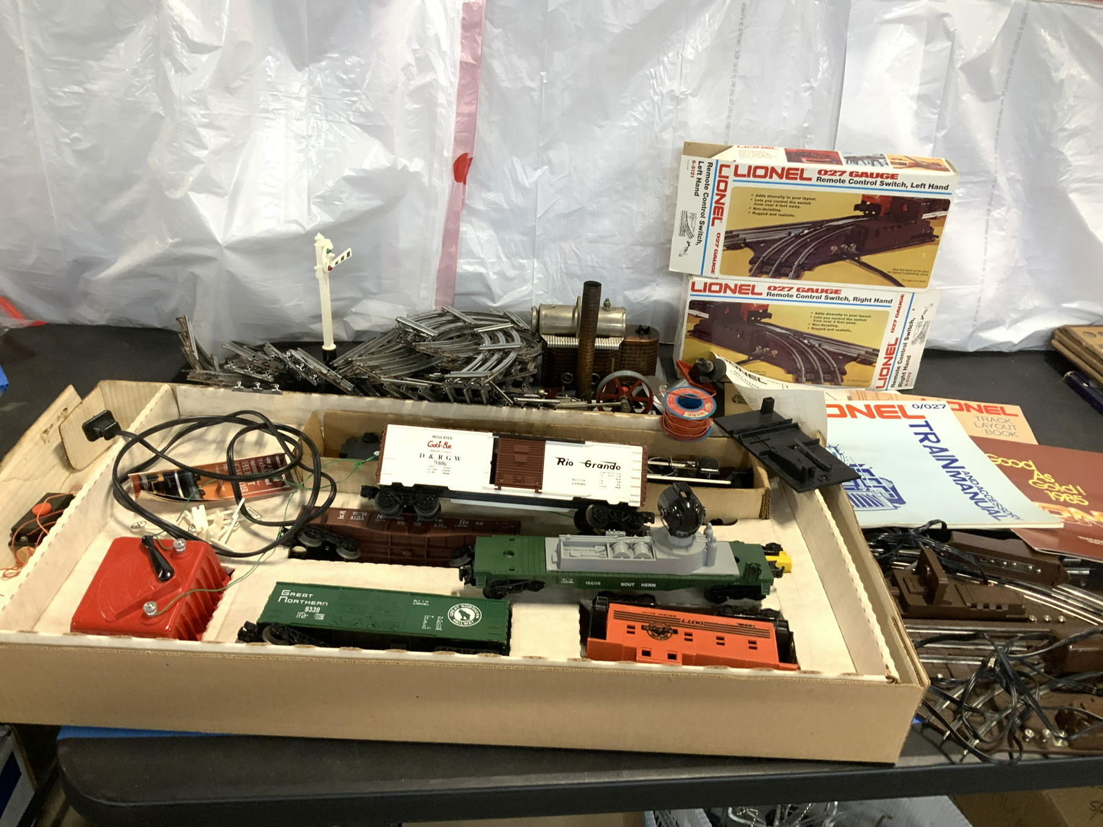 Collectible LIONEL Elec Train Set, Tracks, more (1 of 20)