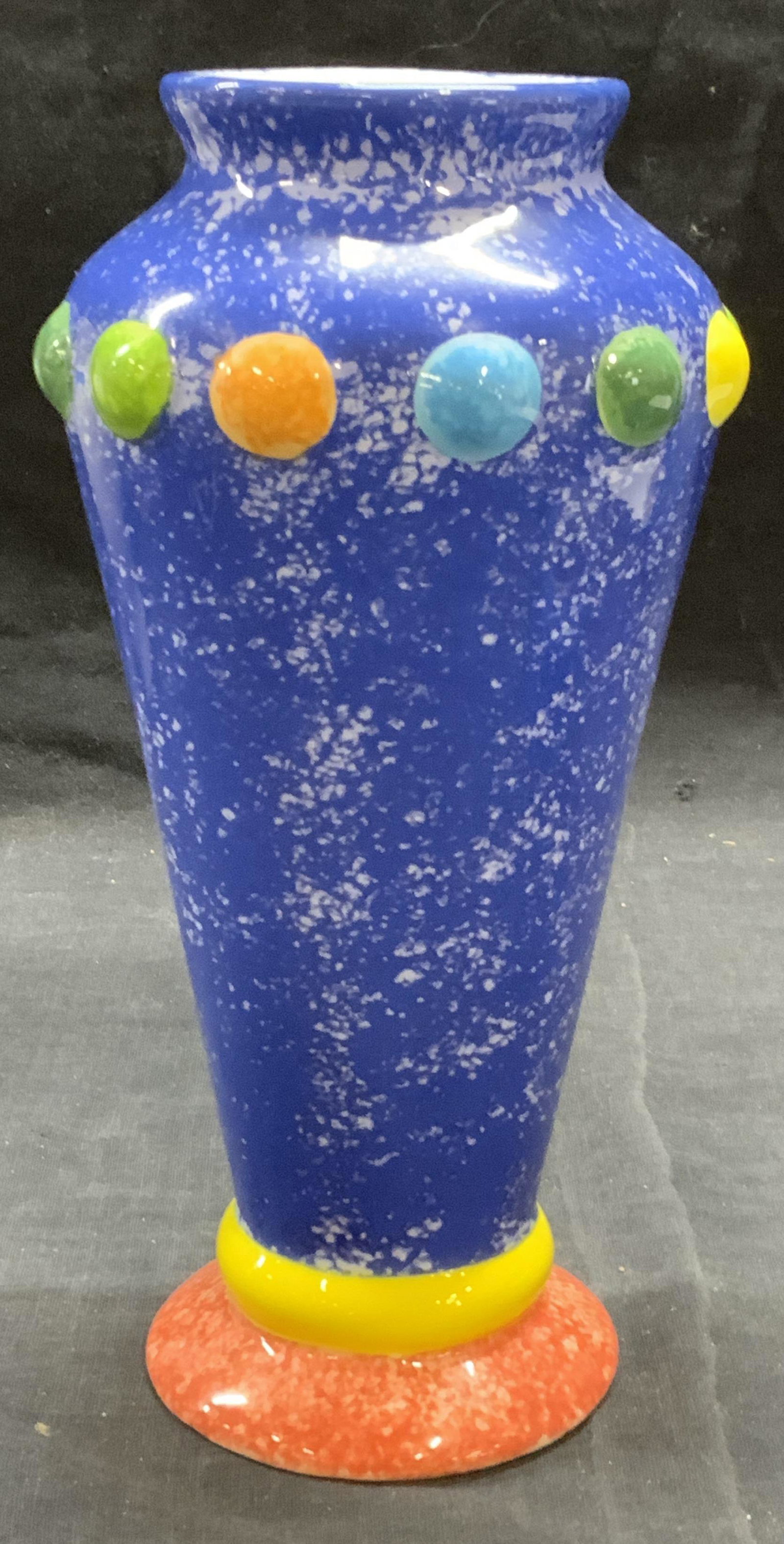 SEYMOUR MANN Milano Bright Porcelain Vase: Seymour Mann Milano Bright hand painted porcelain vase in hues of blue, yellow, green, red, and orange. In good condition. Trademarked to underside and on sticker to base. Measures approx. 4.5 inches 