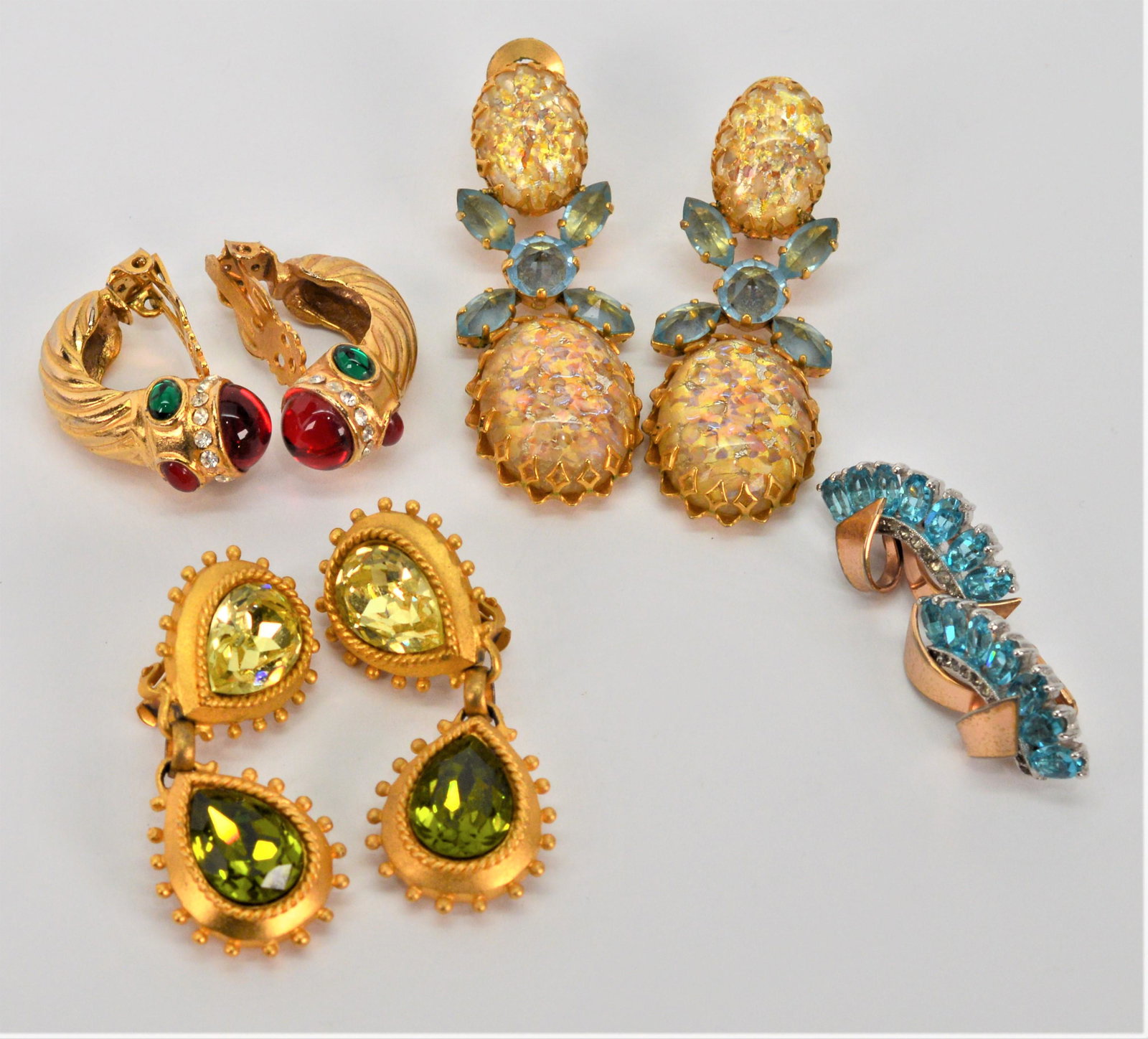 Collection Vintage Statement Clip Earrings 4 Pairs (1 of 4)