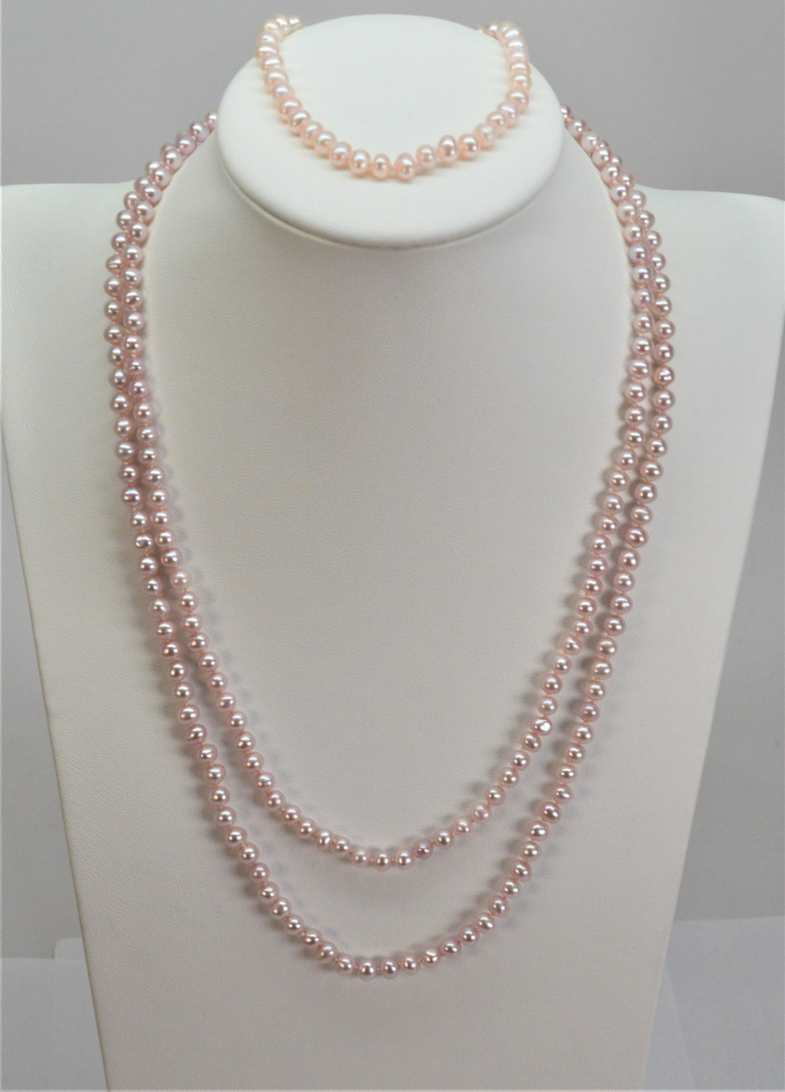 Collection of pearl necklaces and bracelet (1 of 2)