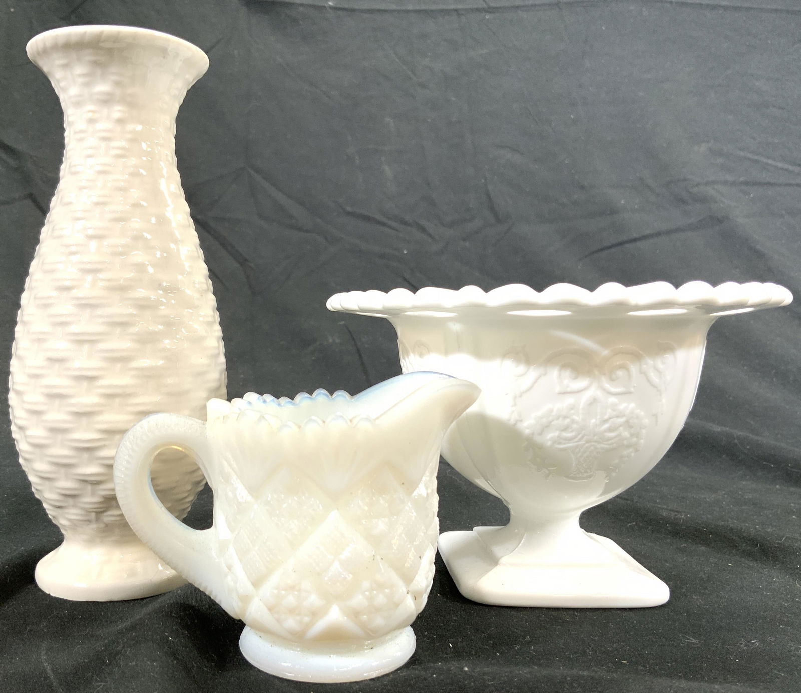 Lot 3 Milk Glass & Porcelain Vessels Tabletop Accs (1 of 7)