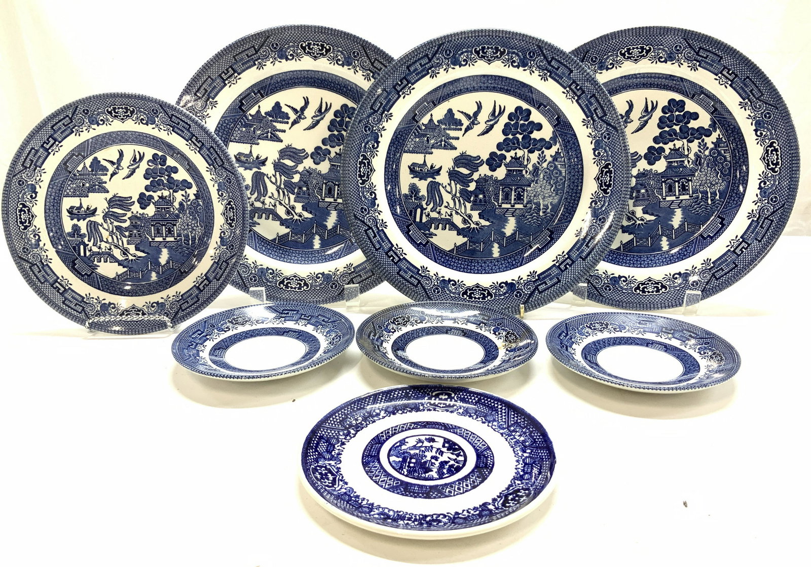 Set 8 Blue Willow Transferware Plates England (1 of 10)