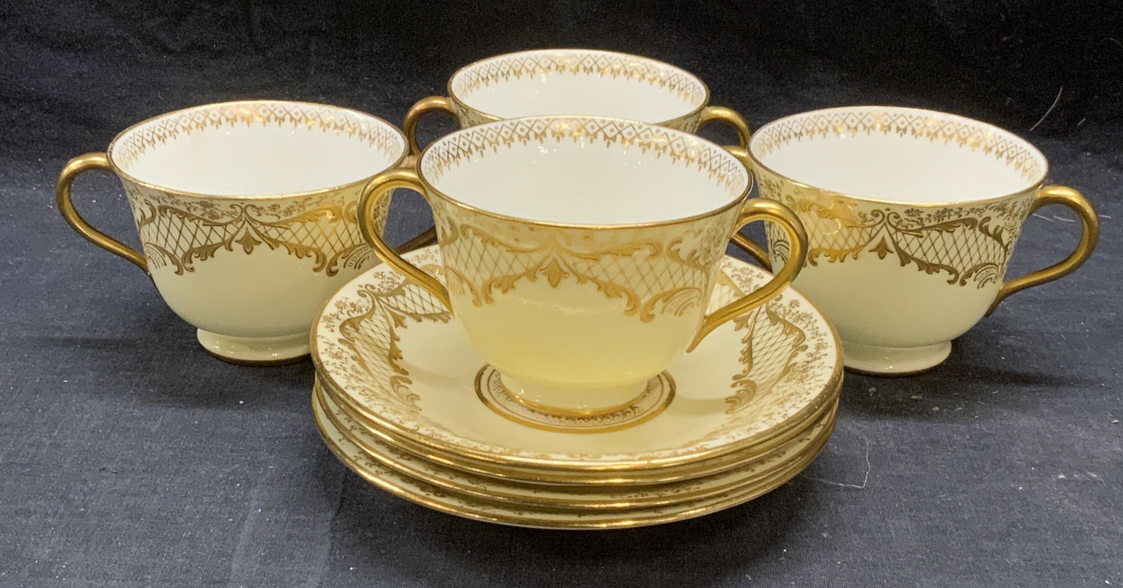 Set 8 ROYAL DOULTON Porcelain Teacups & Saucers (1 of 11)