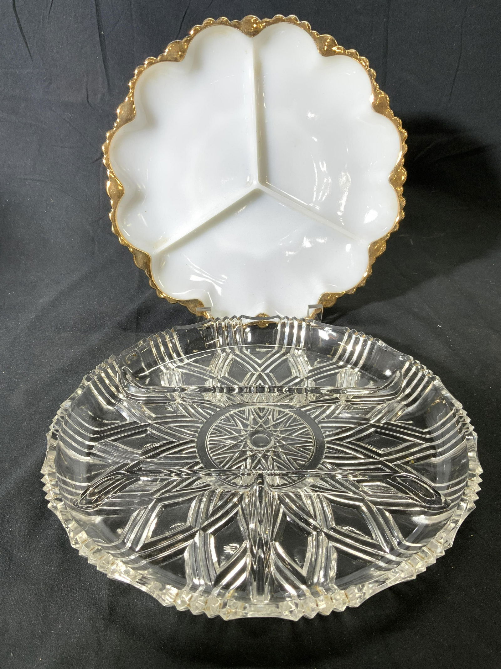 Lot 2 Art Glass Serving Dishes (1 of 6)