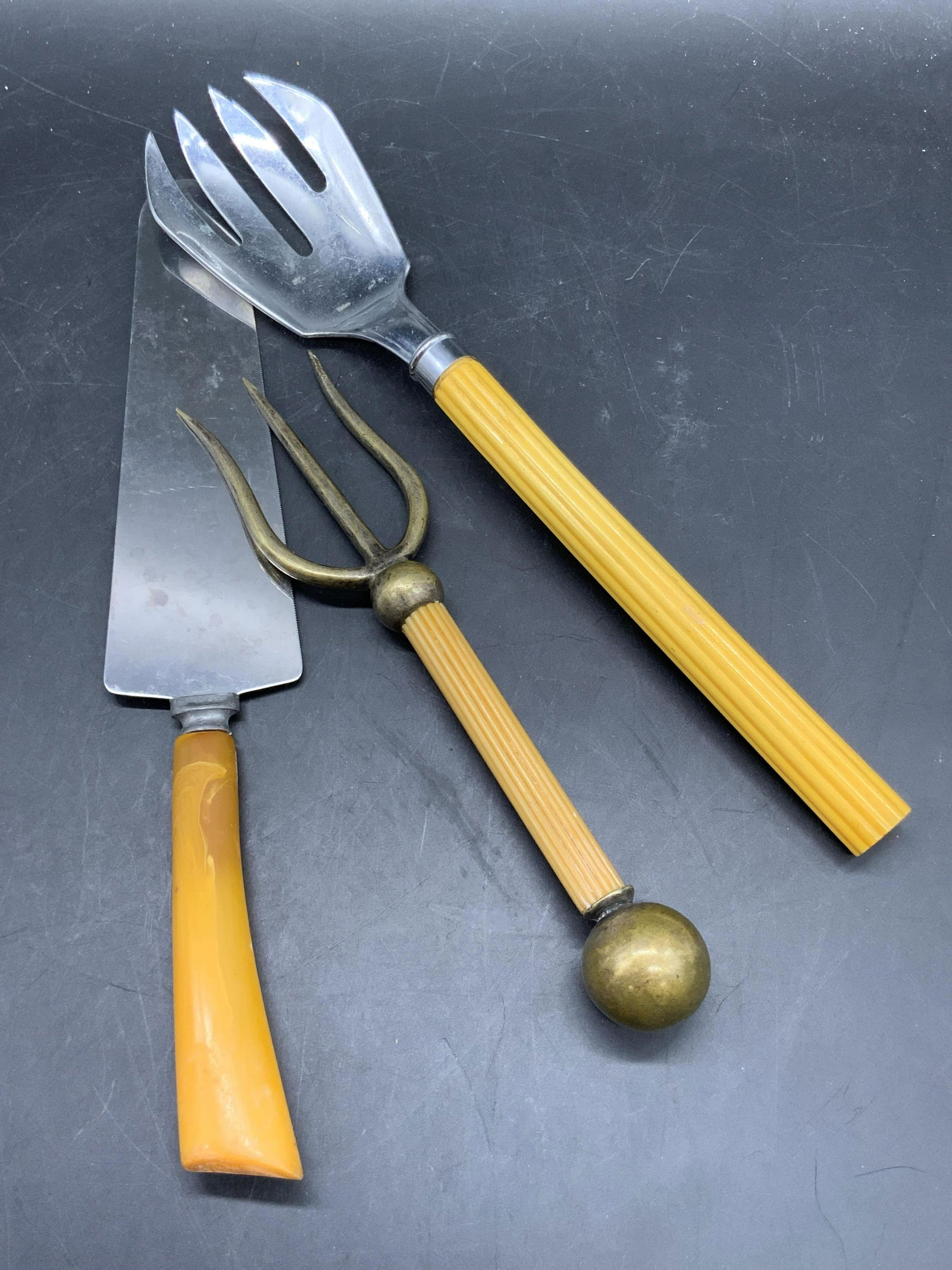 3 Vintage Bakelite Serving Utensils, CHASE & More (1 of 11)