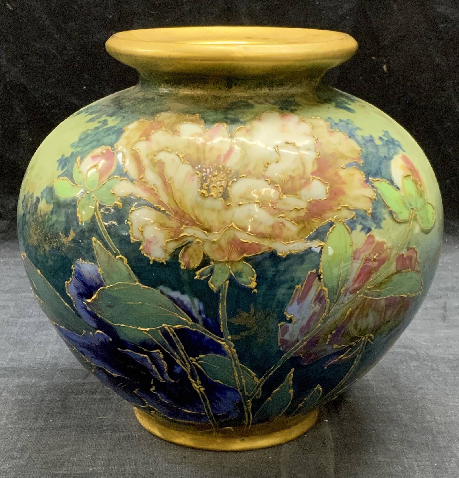 Amphora Prices 19,916 Auction Price Results