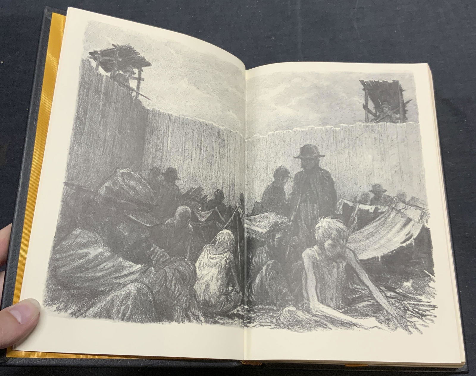 Franklin Edt Andersonville M. Kantor, Illustrated: Franklin edition limited edition hardbound copy of Andersonville by MacKinlay Kantor. Published by The Franklin Library, 1976. Illustrated by Joseph Smith. Leather bound with gilt decoration. Measures