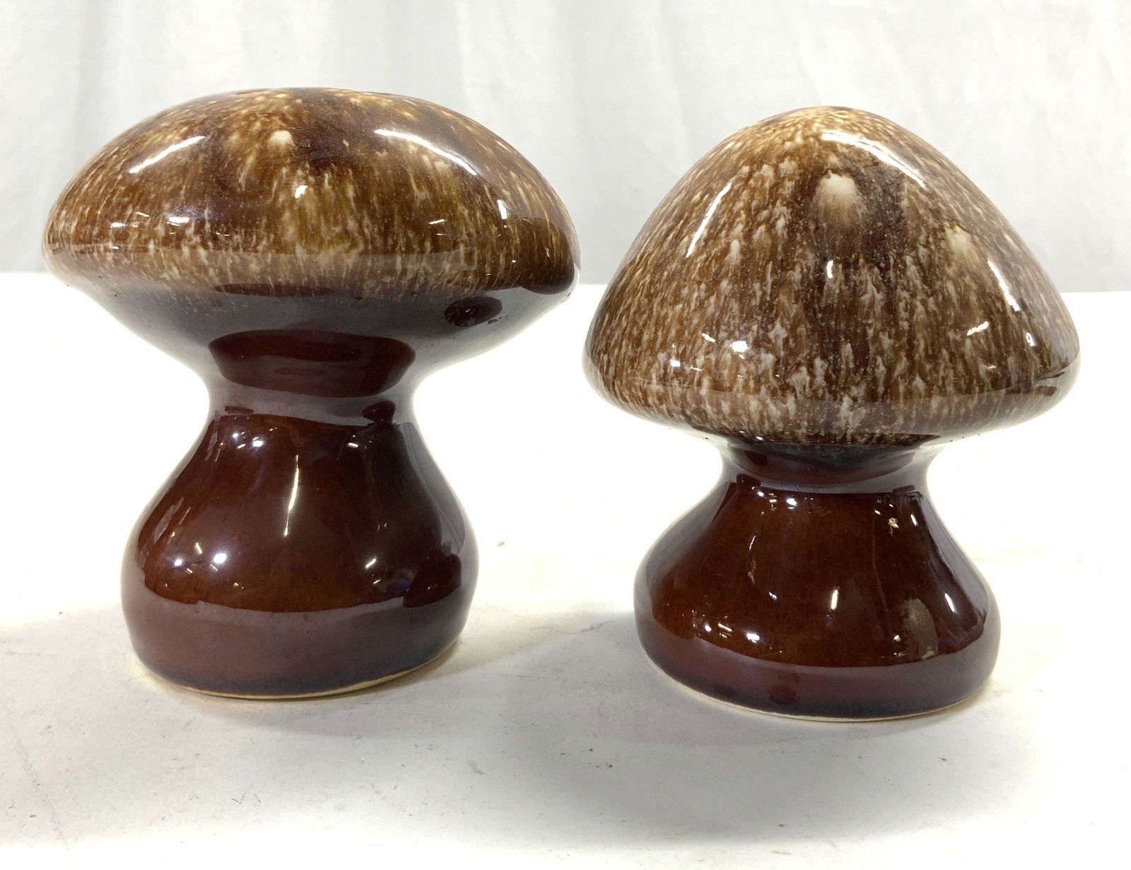 HULL USA Mushroom Ceramic Glazed S&P Shakers (1 of 6)