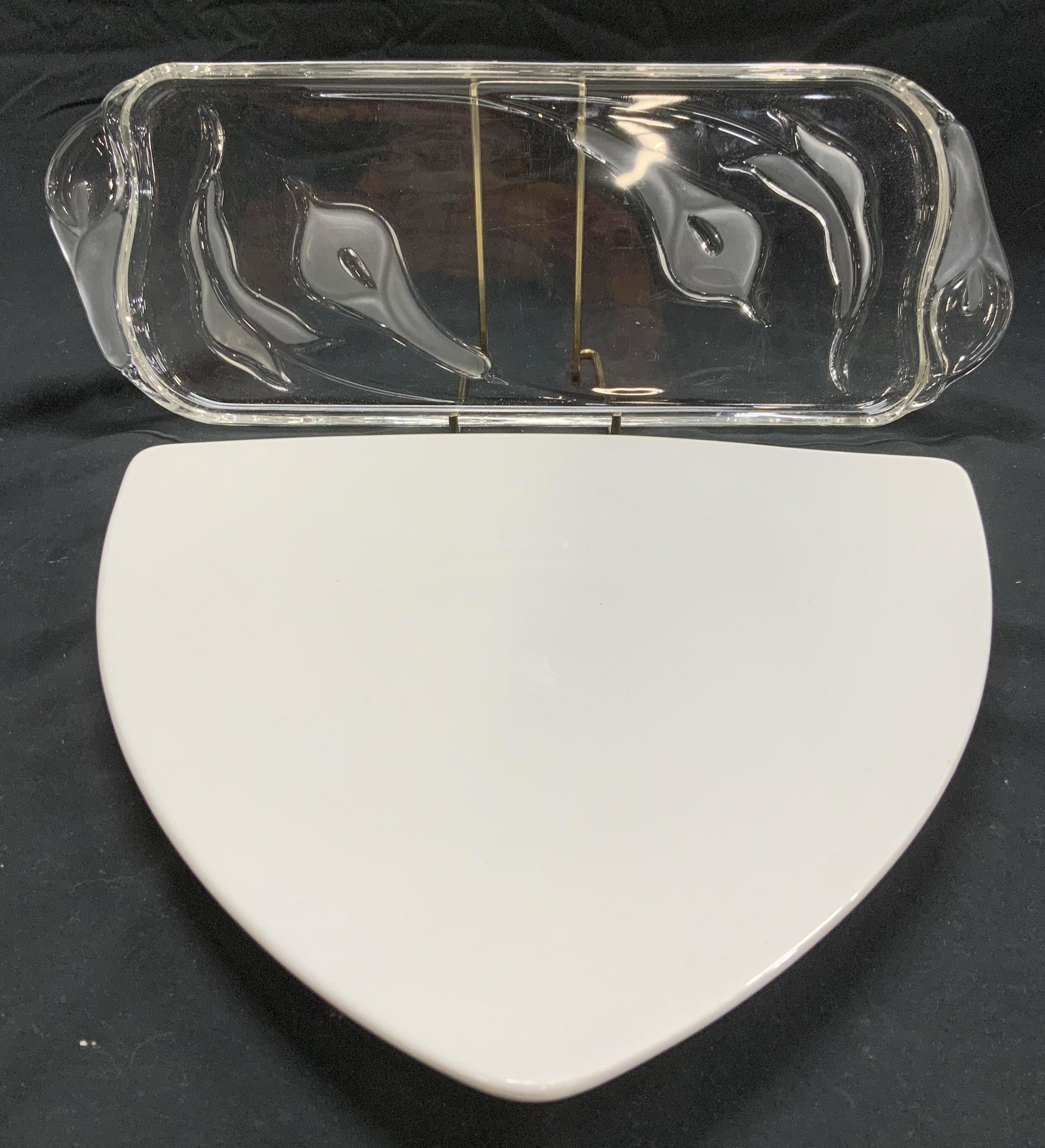 Lot 2 Glass and Porcelain Tableware: Heavy glass serving tray with calla Lilly decor, measures 16.5 x 6 in. Some surface wear. Triangular porcelain plate marked Tatung. Weighted white porcelain serving tray. 12 x 12 in. Tableware, porcel