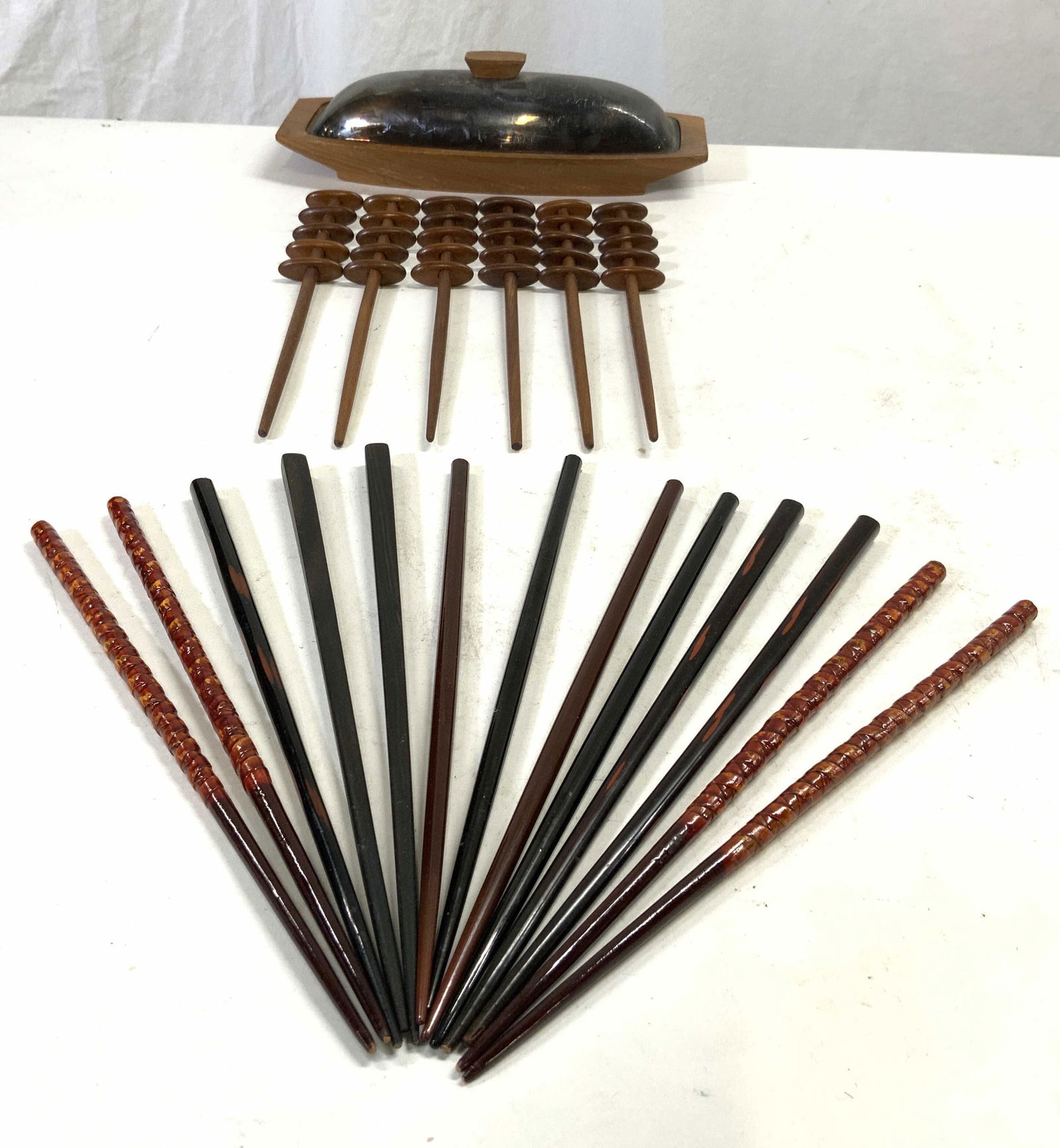 GORHAM EP Lidded Wood Serv Dish & 19 Chopsticks (1 of 7)