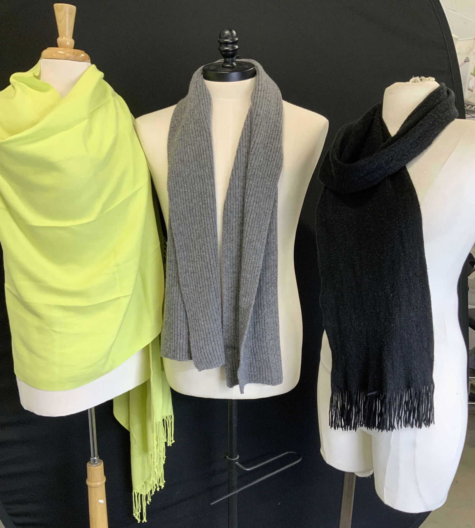 Lot 3 Winter Scarves, Lambswool Italy, Pashmina (1 of 6)