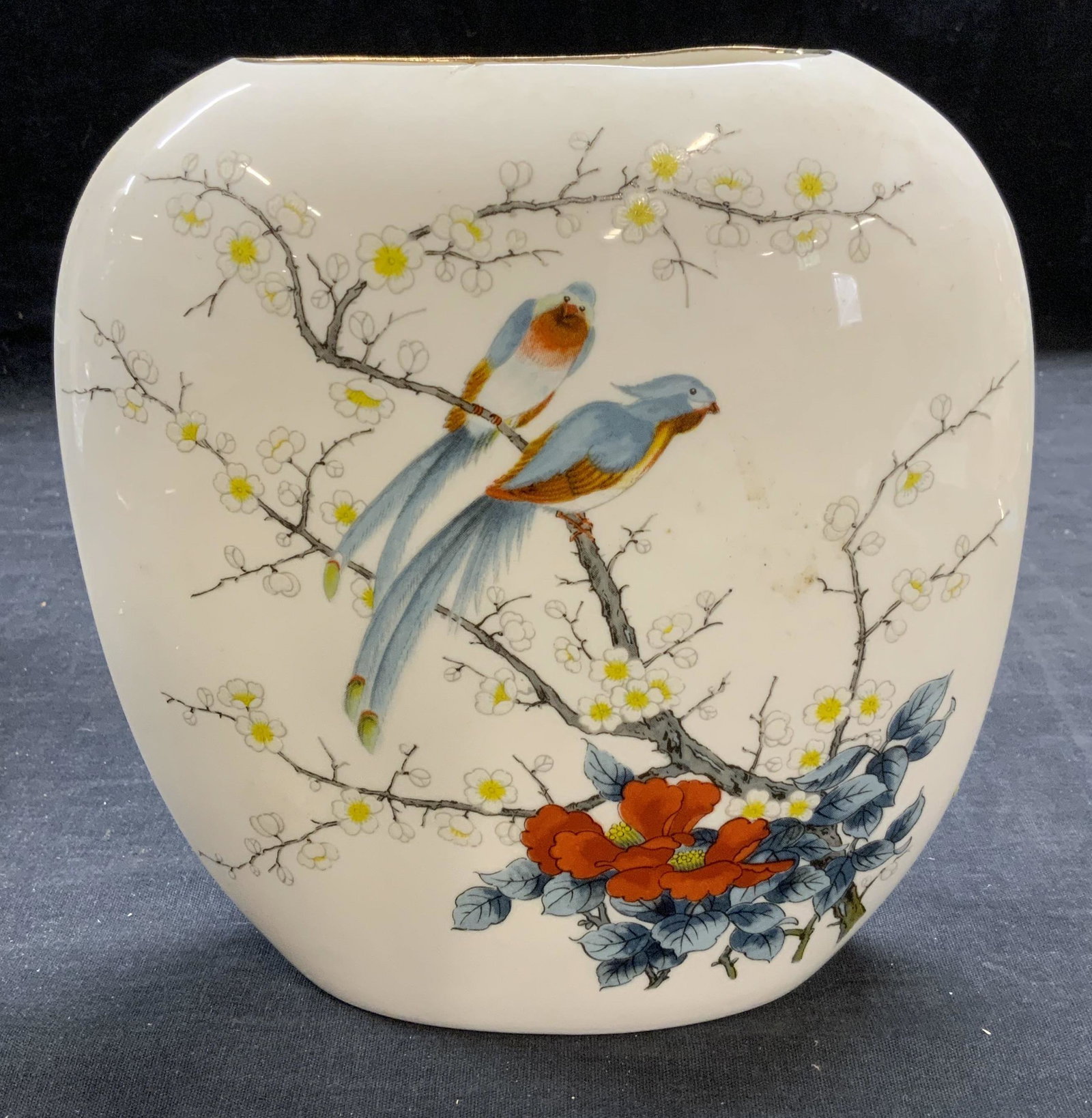 Jay Japan Fine China Bird Motif Vase: Jay Japan fine china bird motif vase in white. Trademarked to underside. Measures approx. 7 x 2.75 x 7 inches. Some surface wear consistent with exposure. Jay Japan, Jay Japan vase, fine china, china 