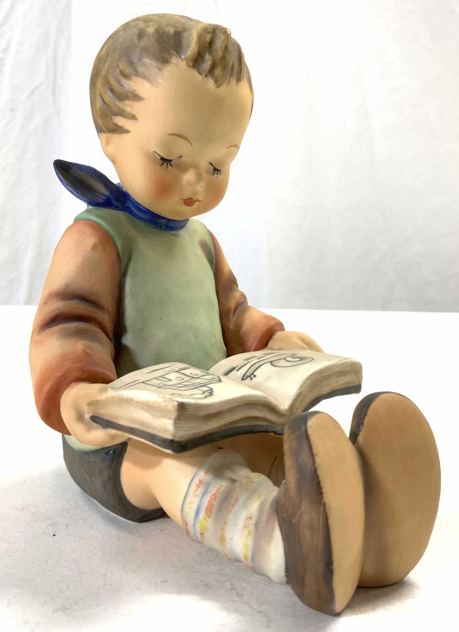 HUMMEL BOOKWORM GOEBEL Porcelain Boy Figural (1 of 8)