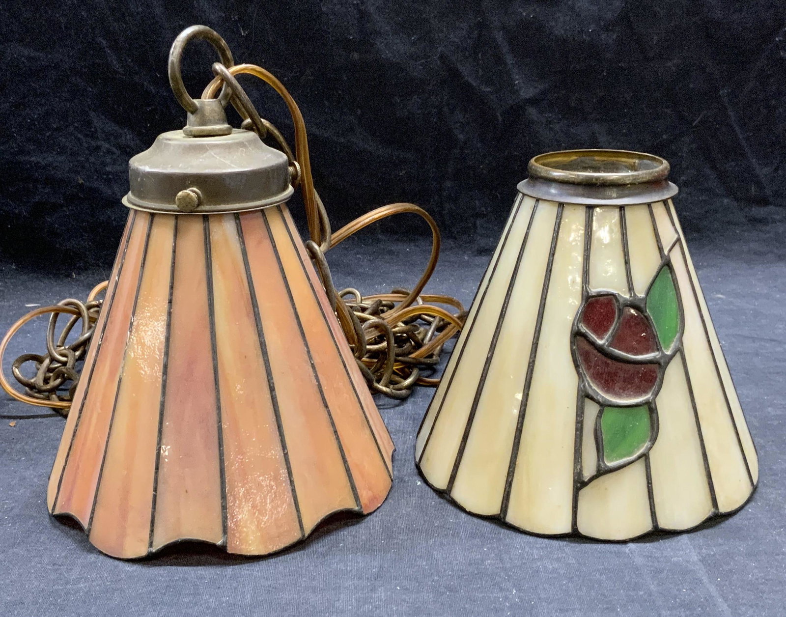 Lot 2 Slag Glass Pendant Light & Shade: Lot of 2 items. Orange slag glass pendant light. Not tested for function. Chain measures approx. 10 feet long, shade measures approx. 5.75 inches diameter and 5 inches long. White slag glass lamp shad